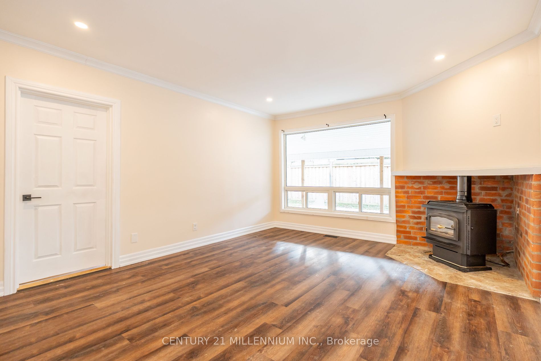 237 Simcoe St