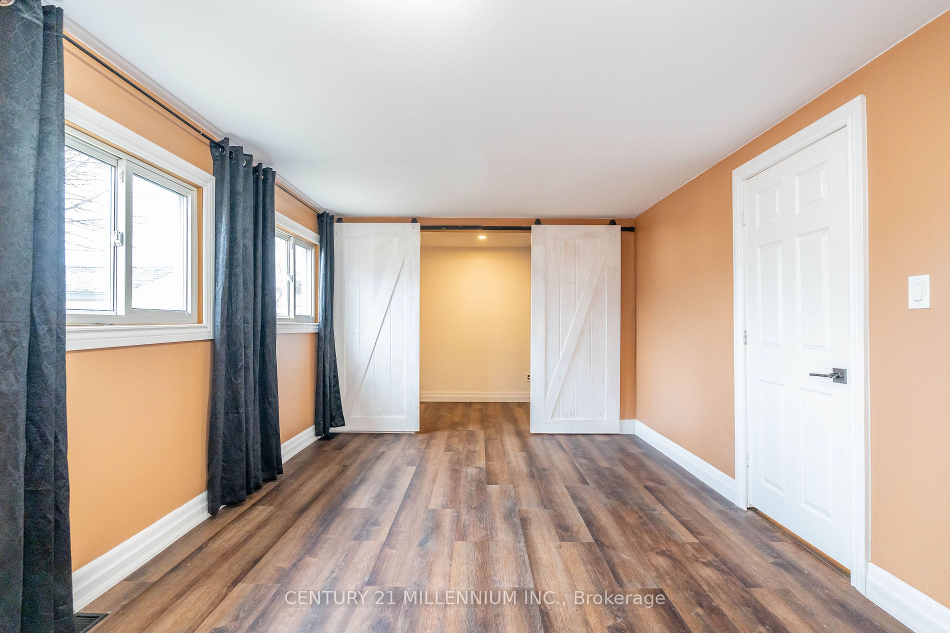237 Simcoe St
