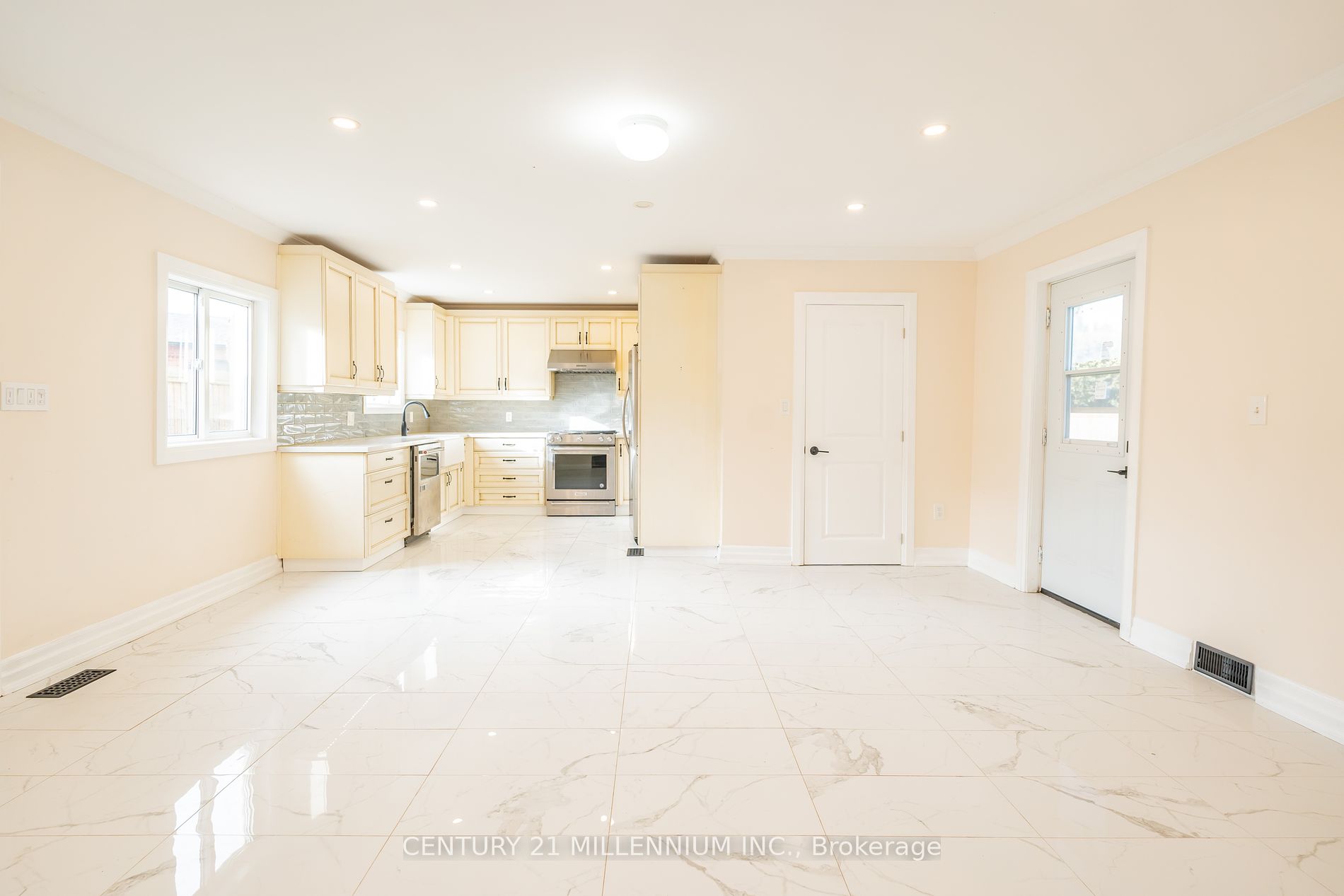 237 Simcoe St