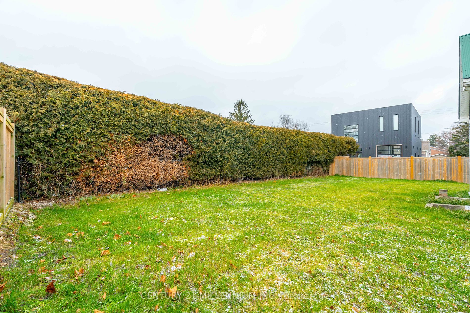 237 Simcoe St