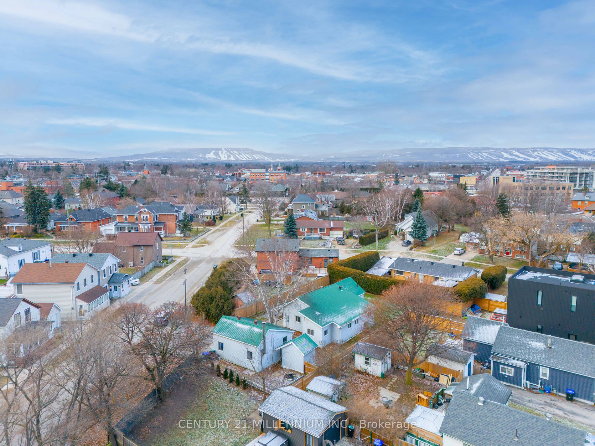 237 Simcoe St