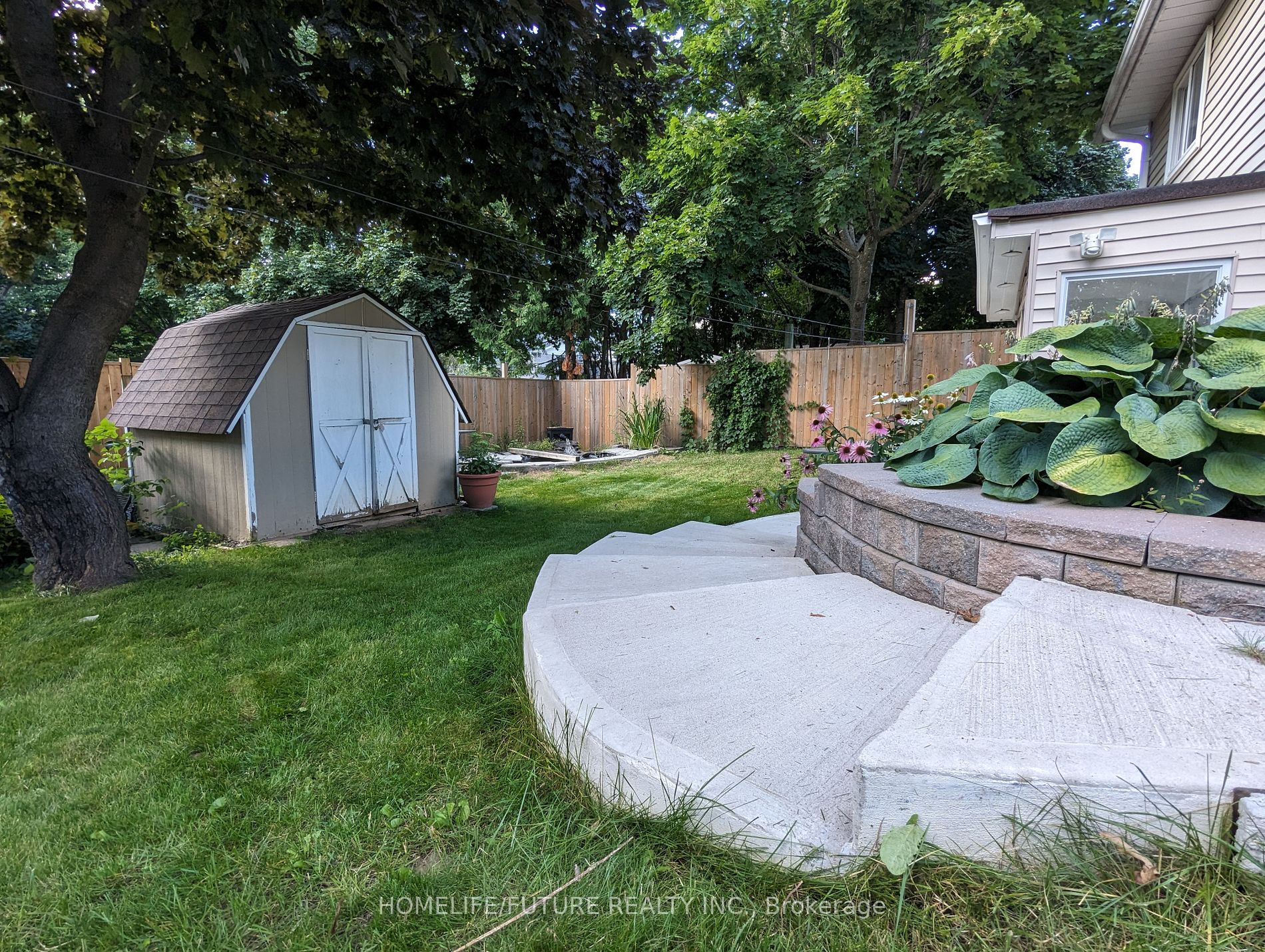 75 Bronte Cres