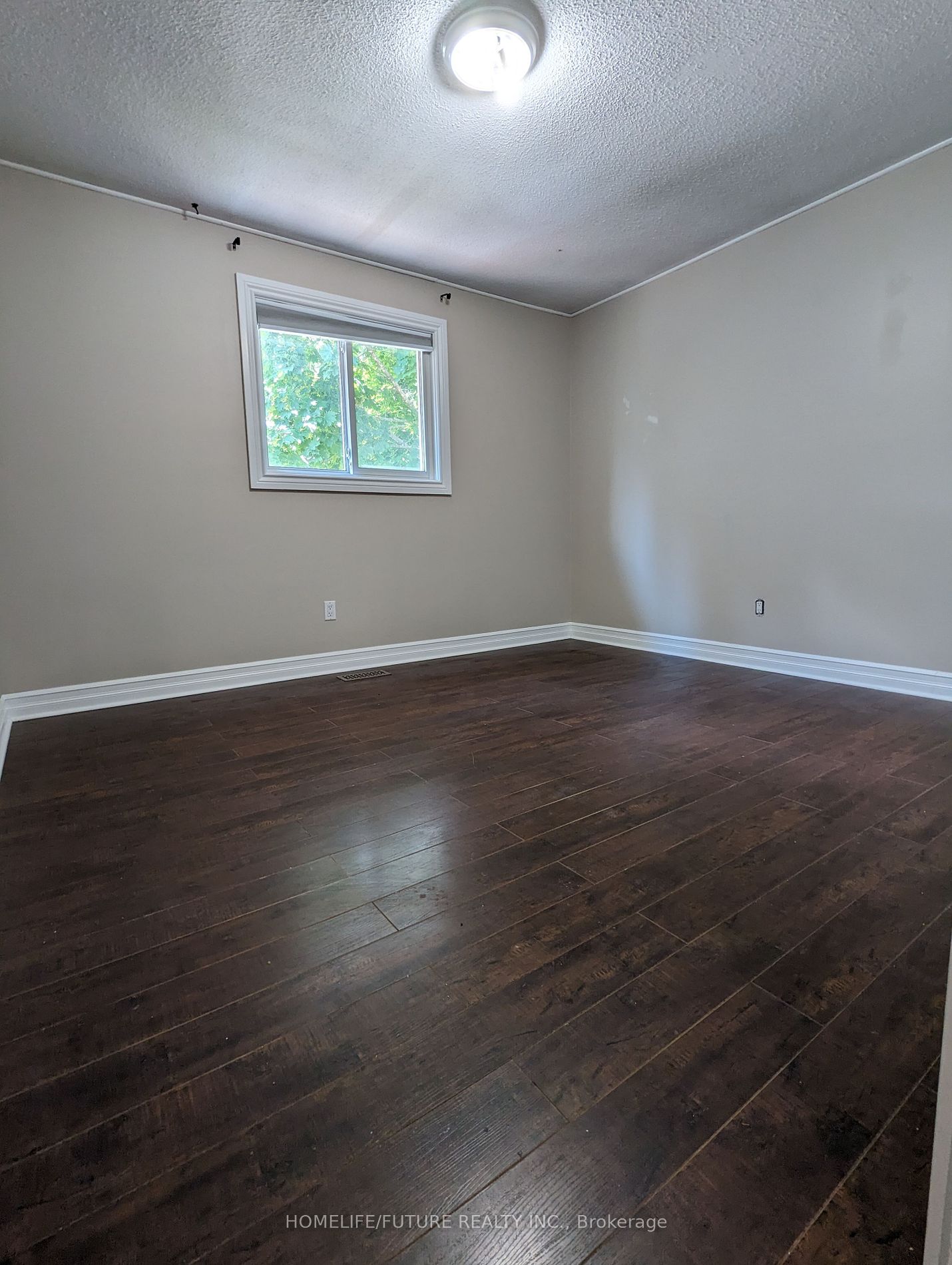 75 Bronte Cres