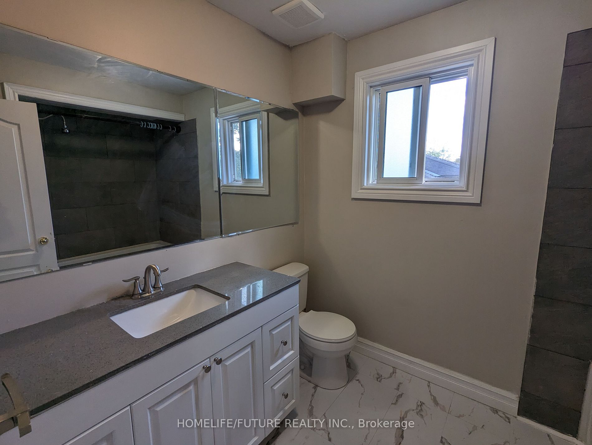 75 Bronte Cres