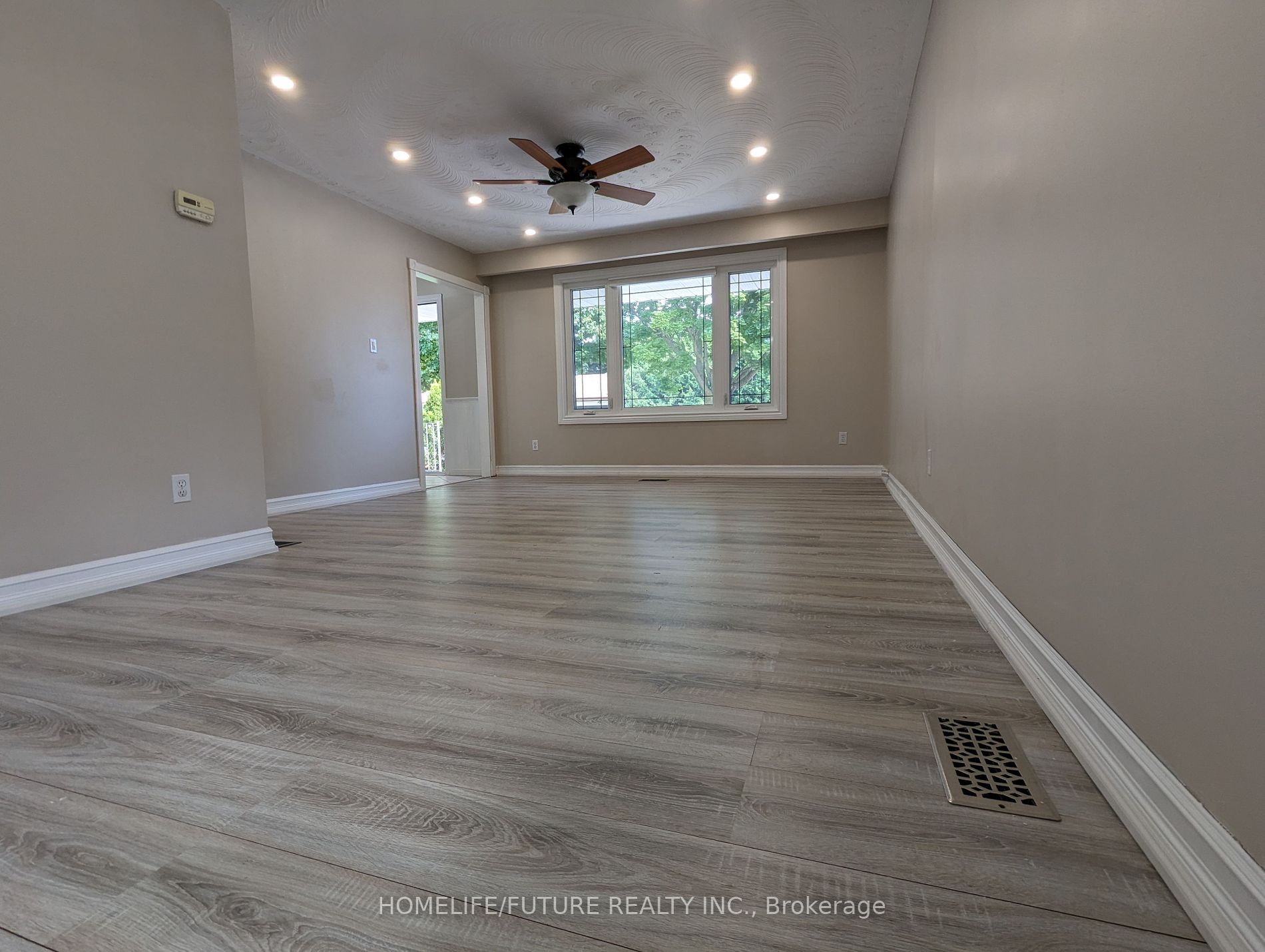 75 Bronte Cres