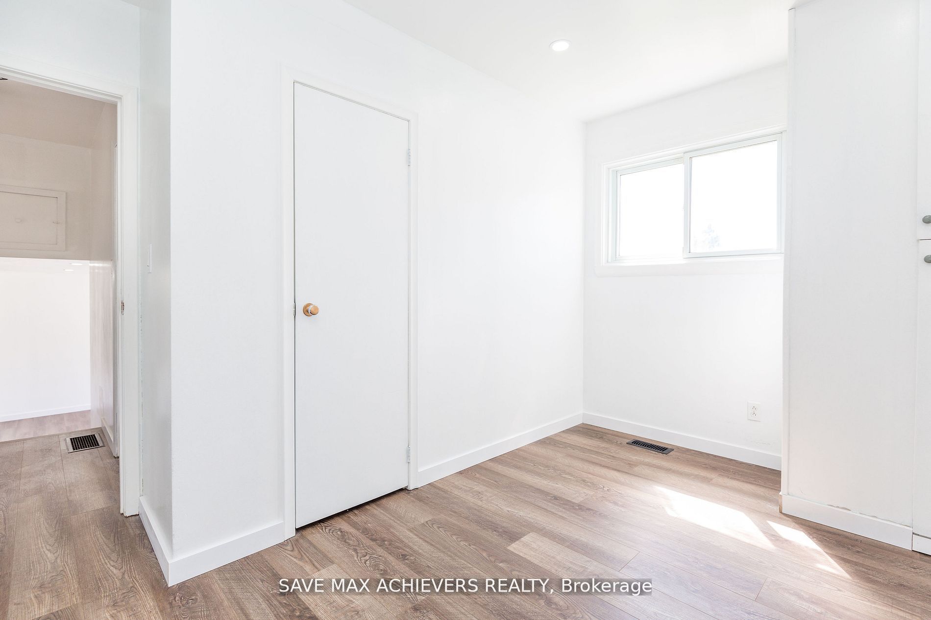 10 Sandra Dr