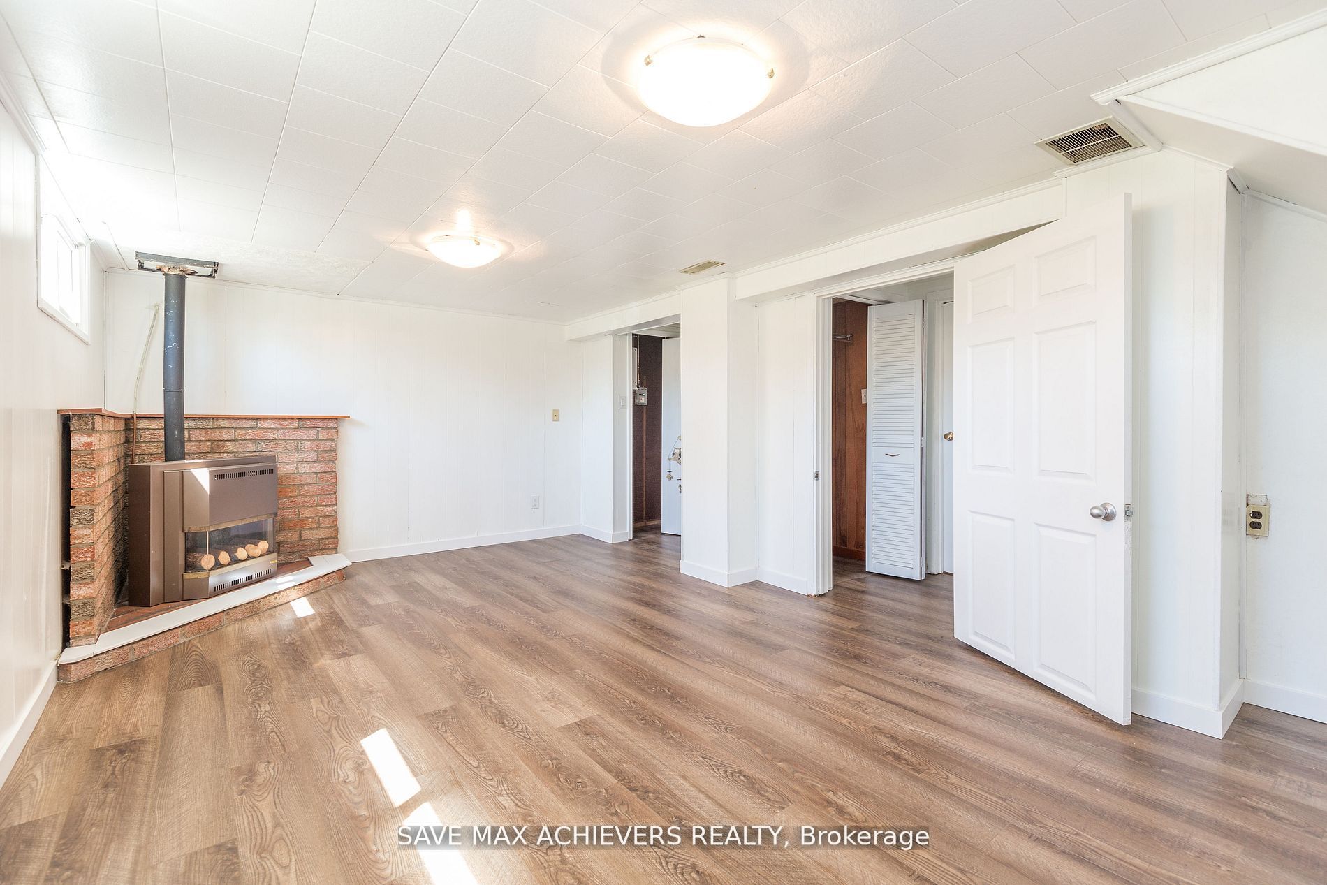 10 Sandra Dr