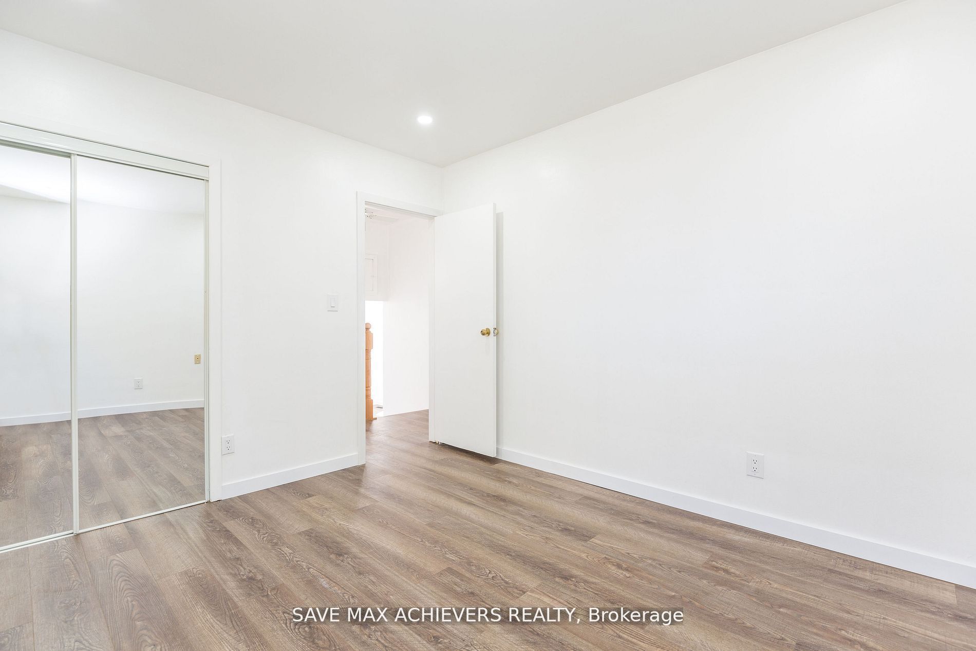 10 Sandra Dr