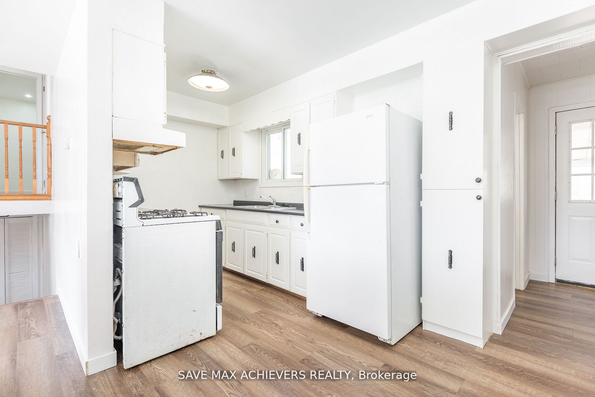 10 Sandra Dr