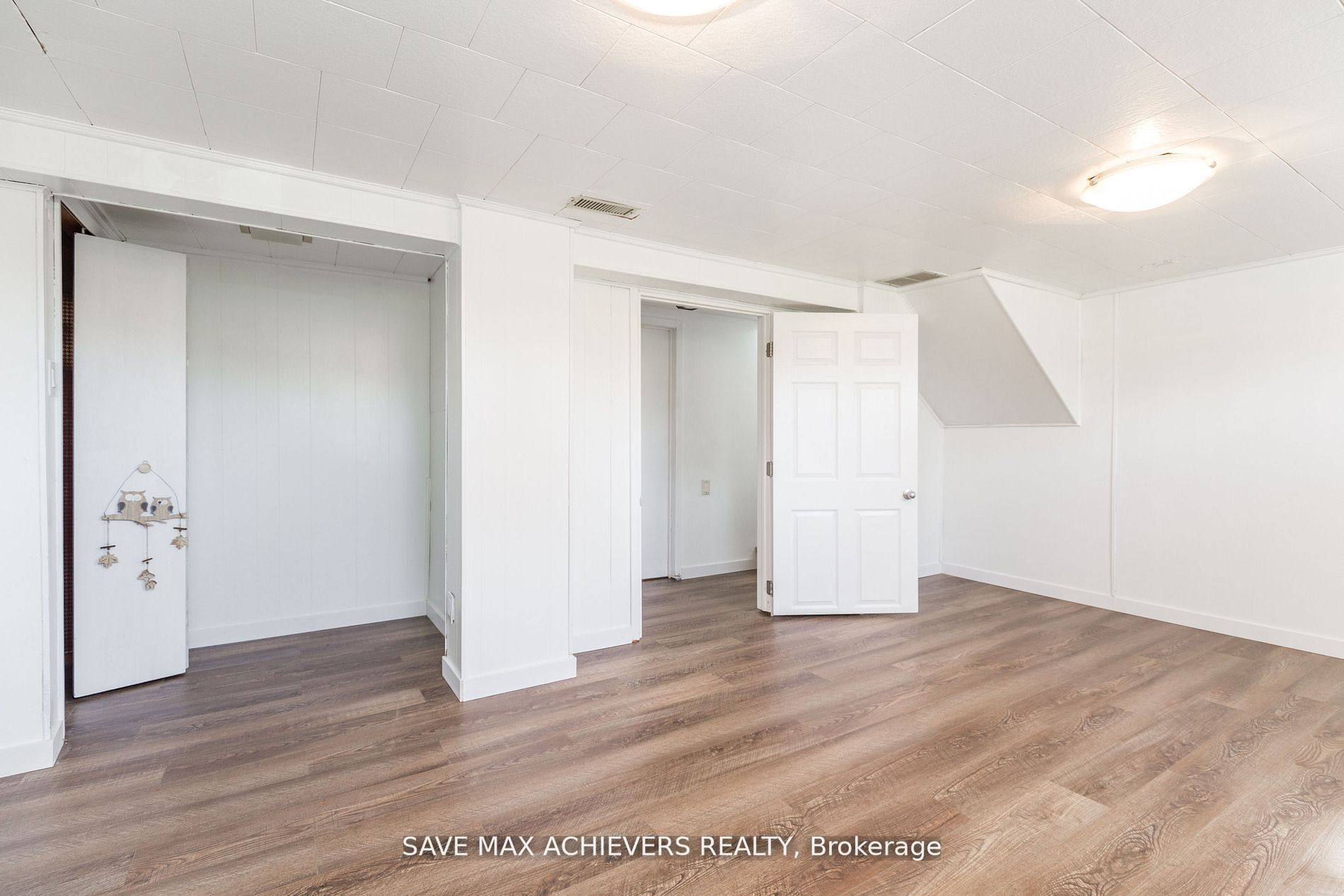 10 Sandra Dr
