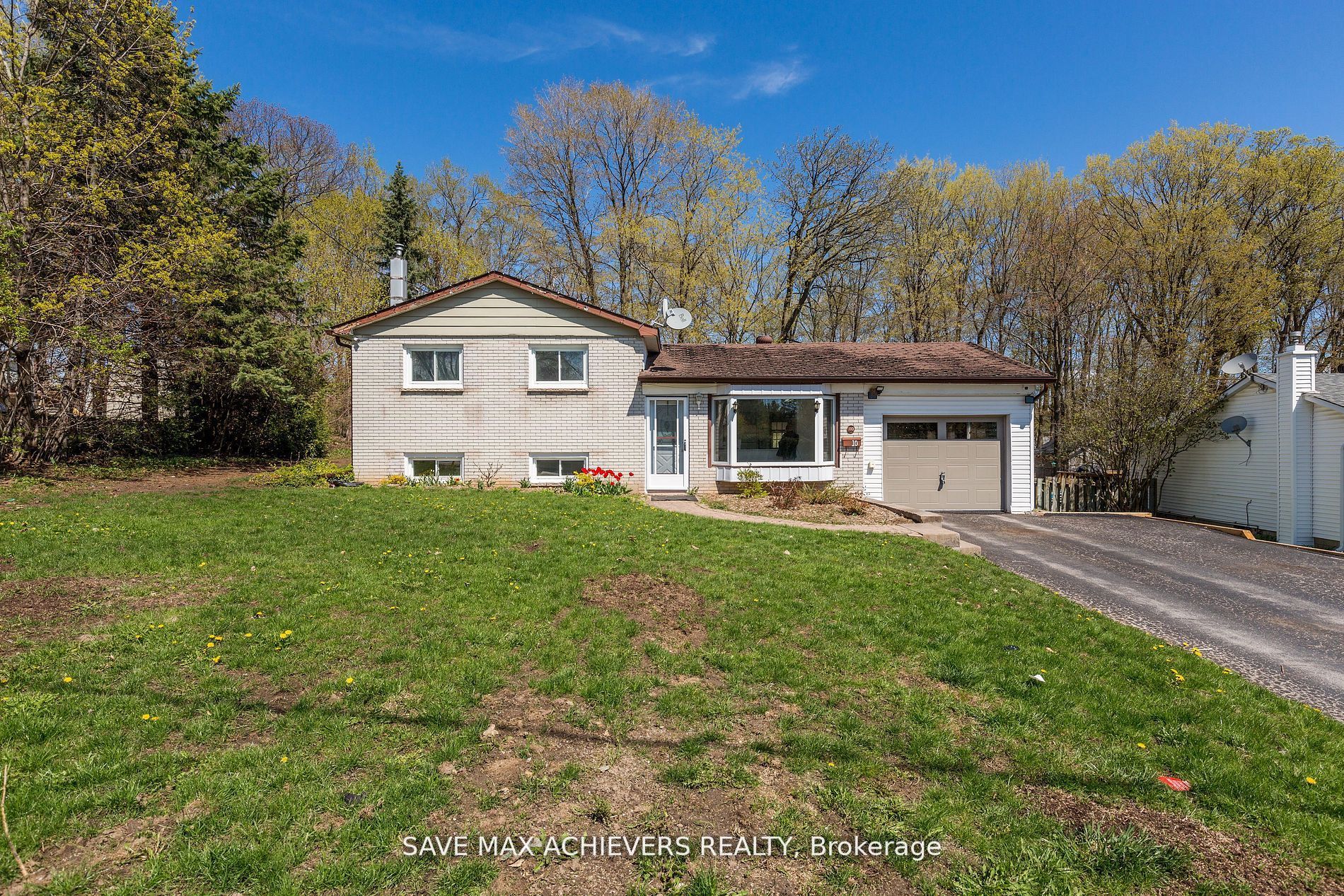 10 Sandra Dr