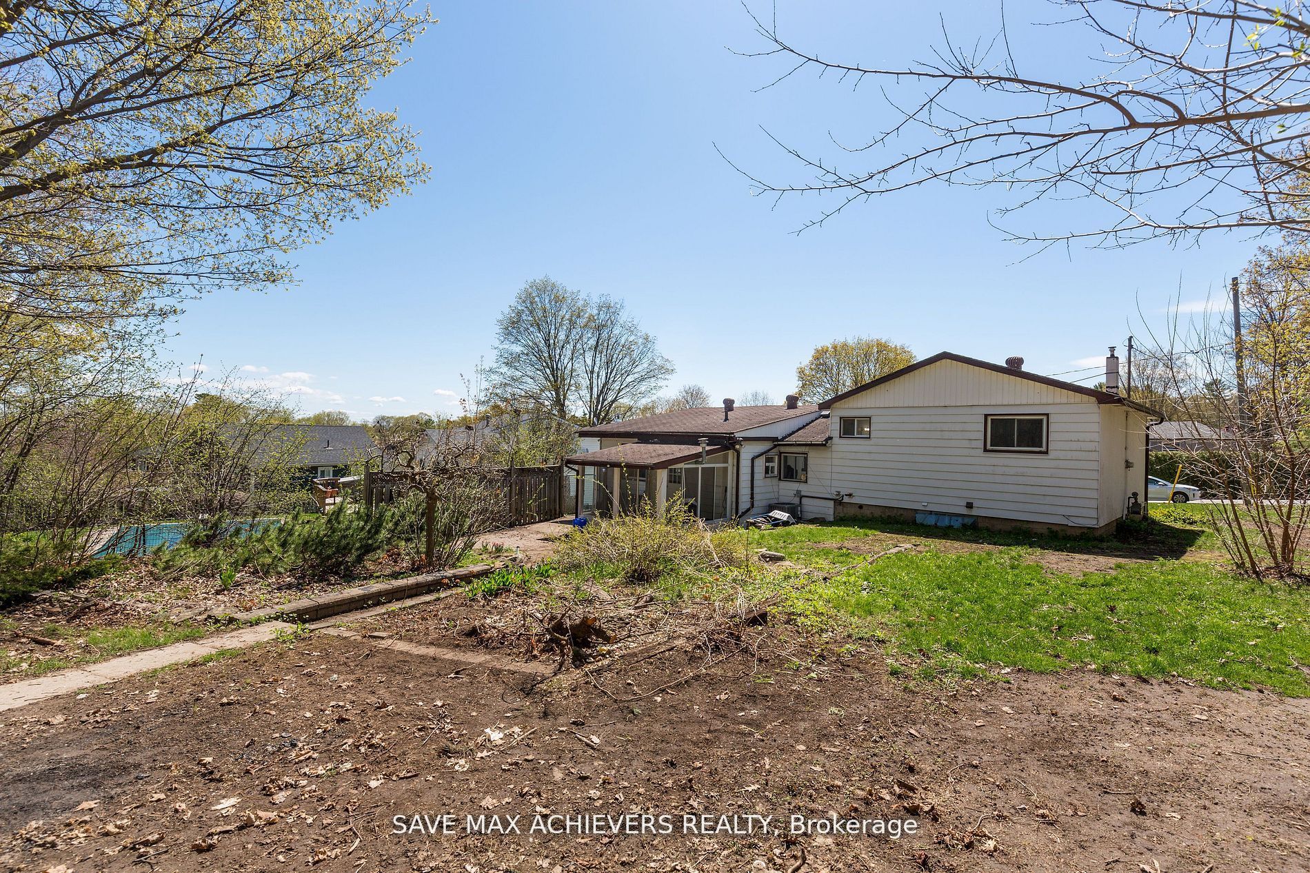 10 Sandra Dr