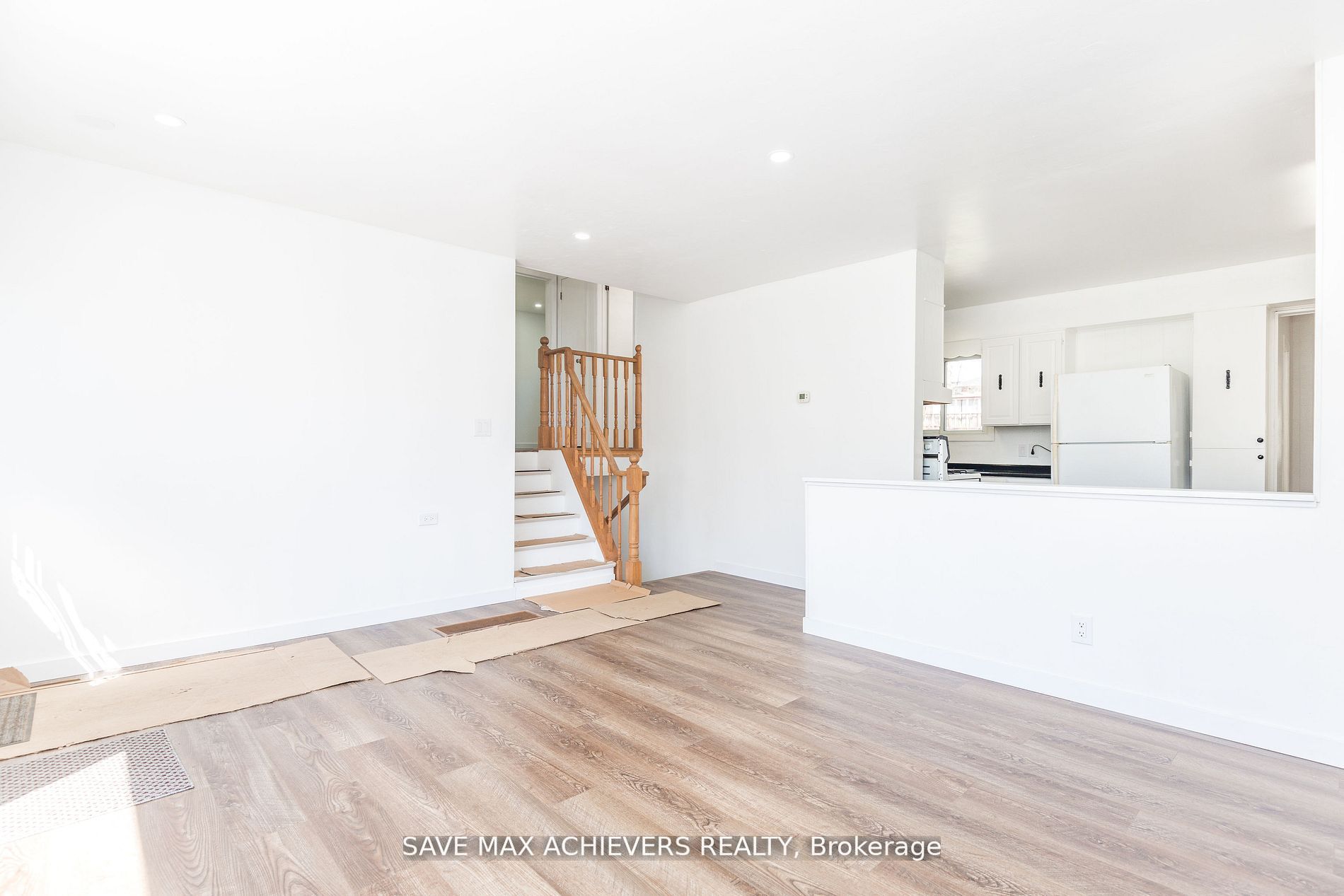 10 Sandra Dr