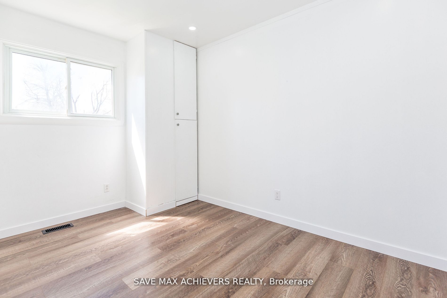 10 Sandra Dr