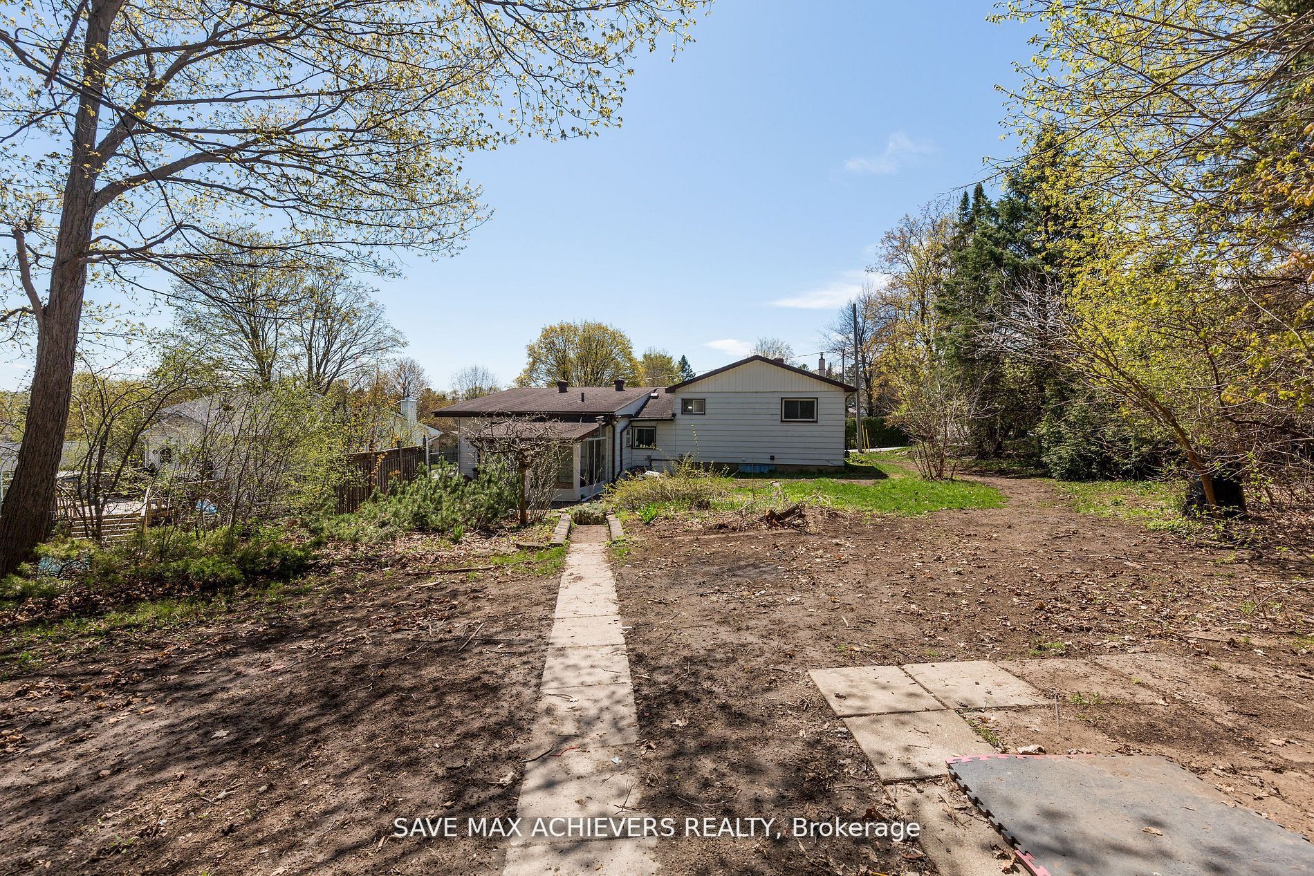 10 Sandra Dr