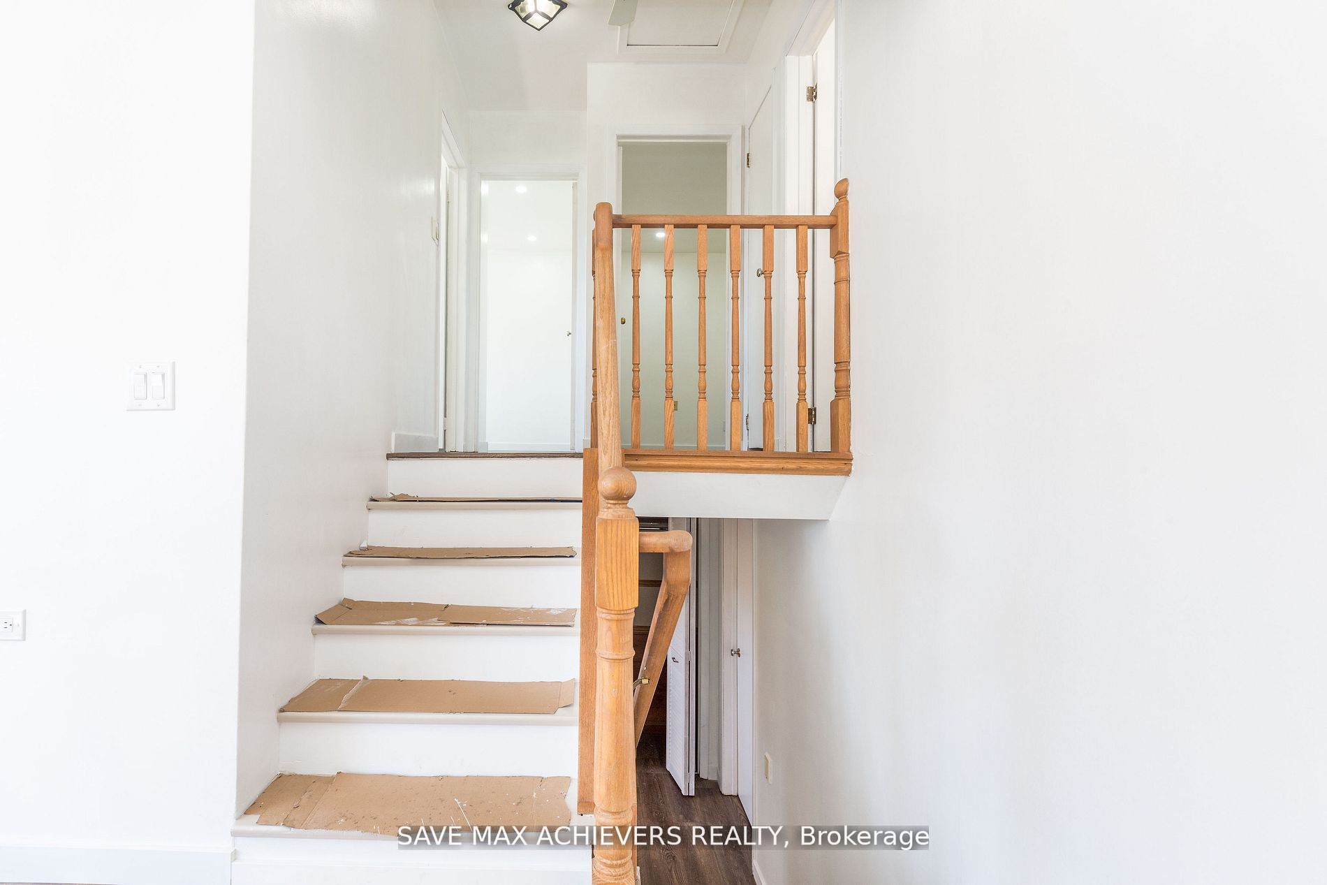 10 Sandra Dr