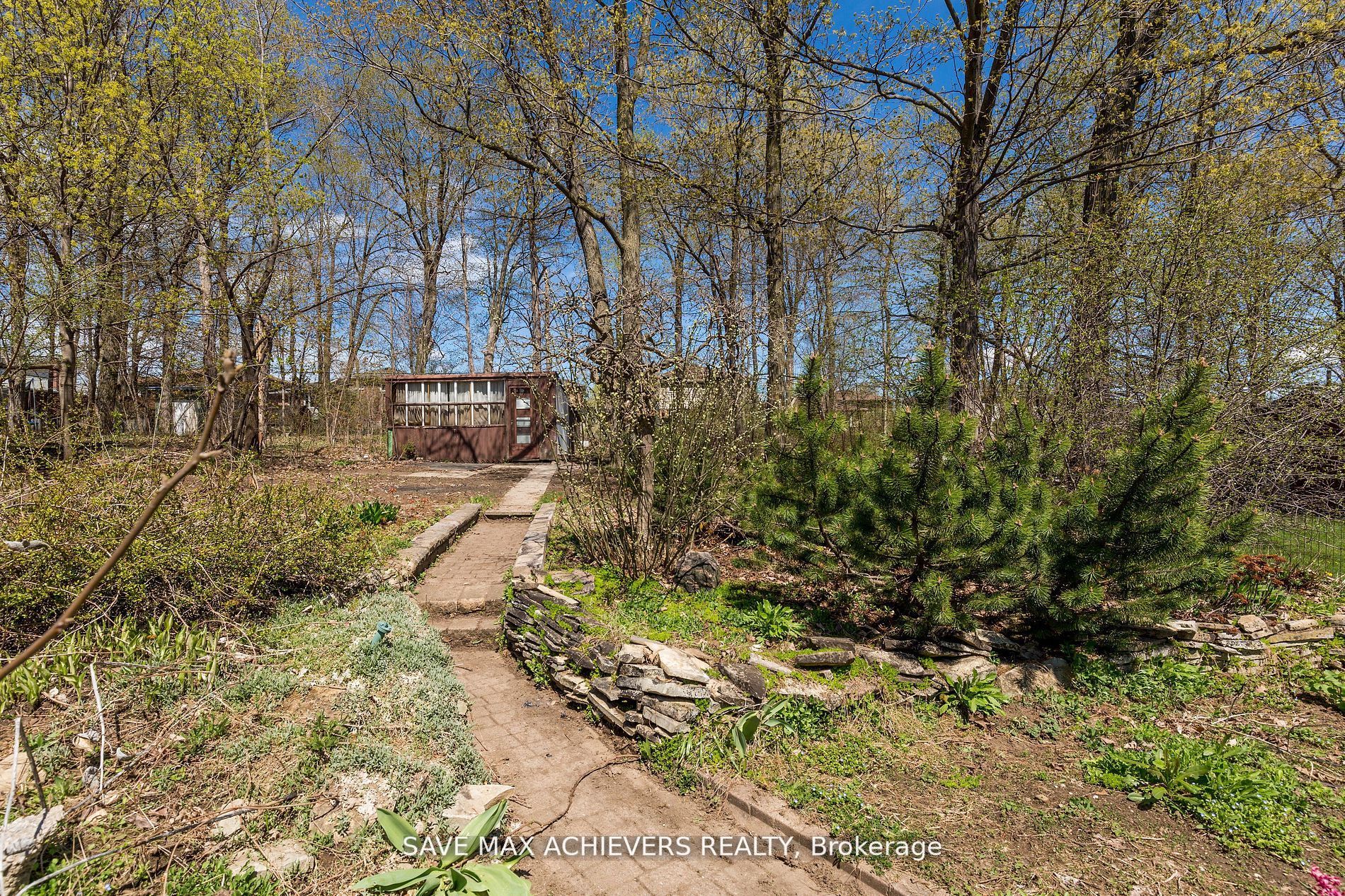 10 Sandra Dr