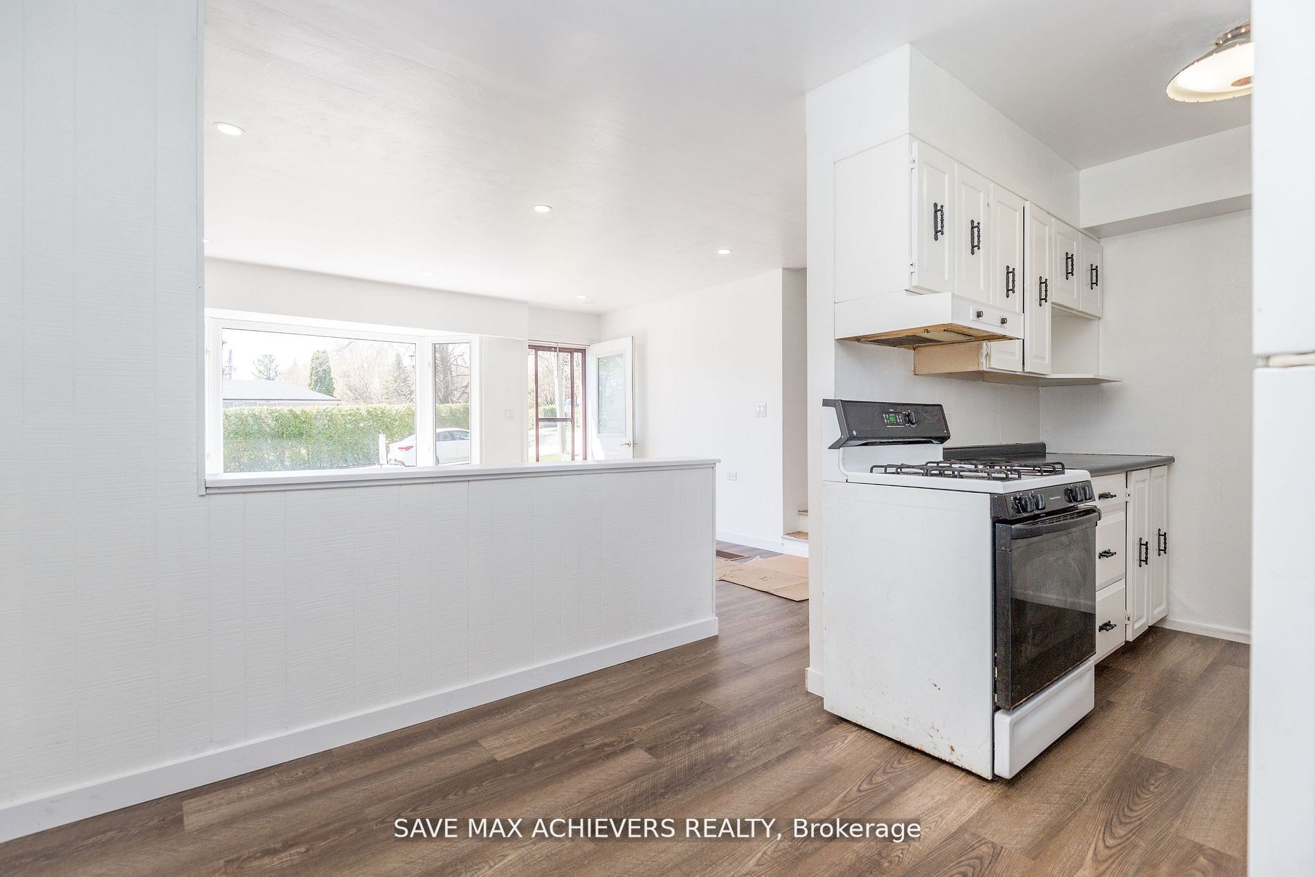 10 Sandra Dr