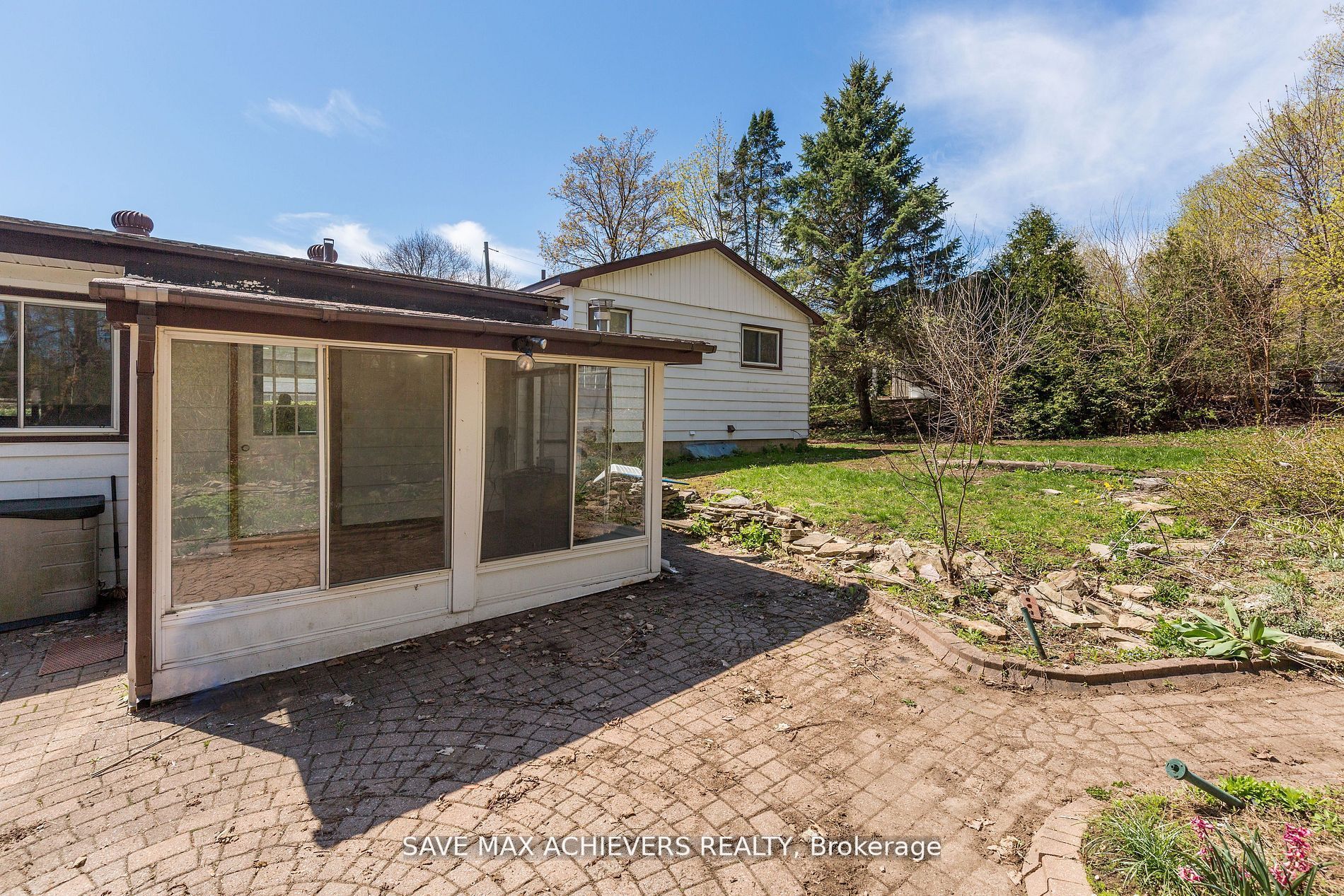 10 Sandra Dr