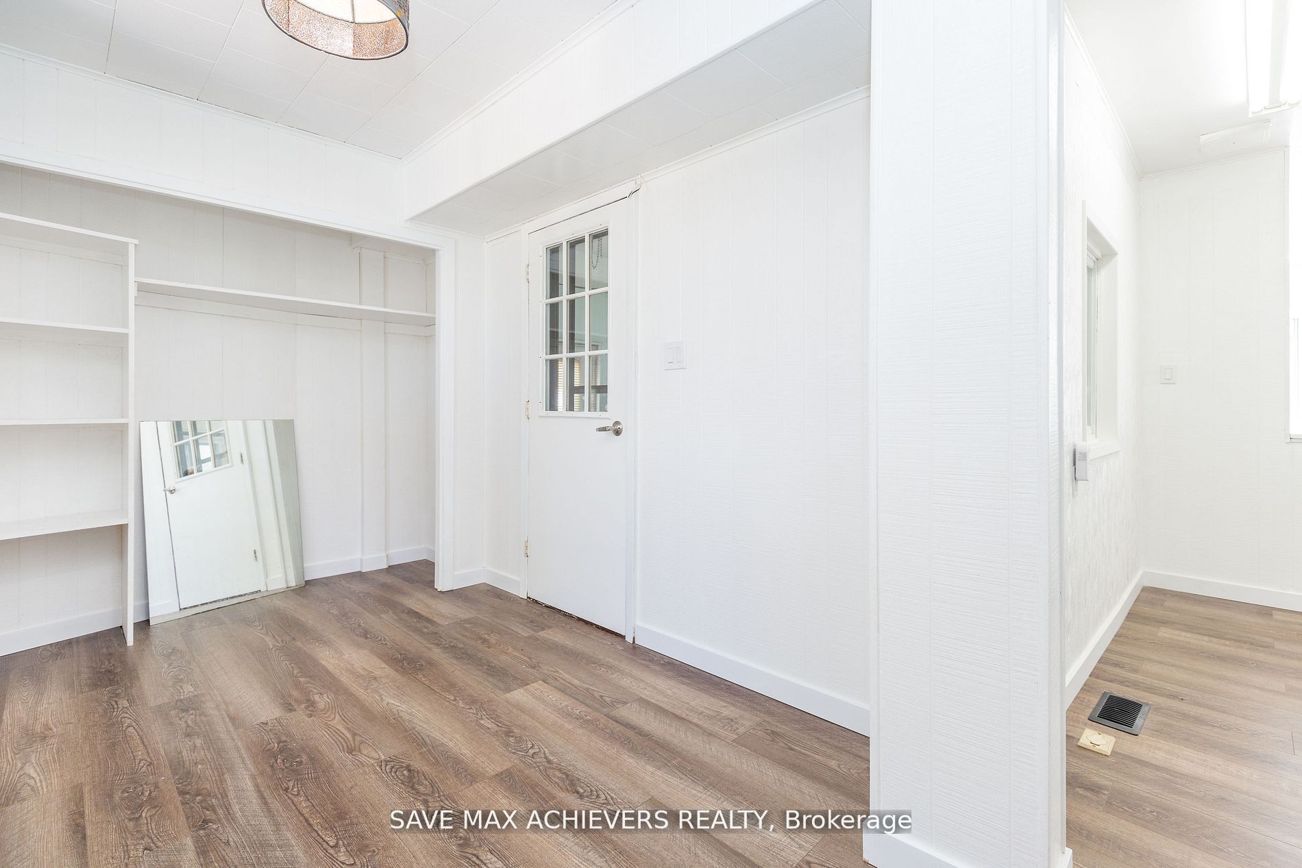 10 Sandra Dr