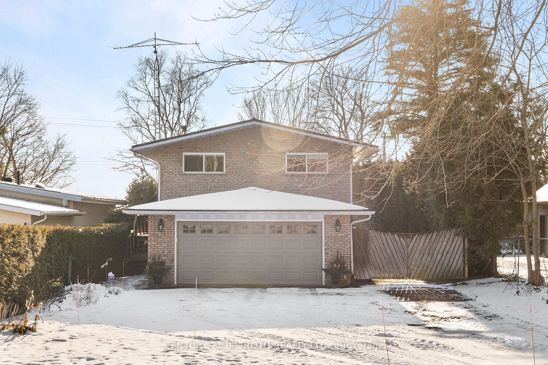 2679 Lakeshore Road E