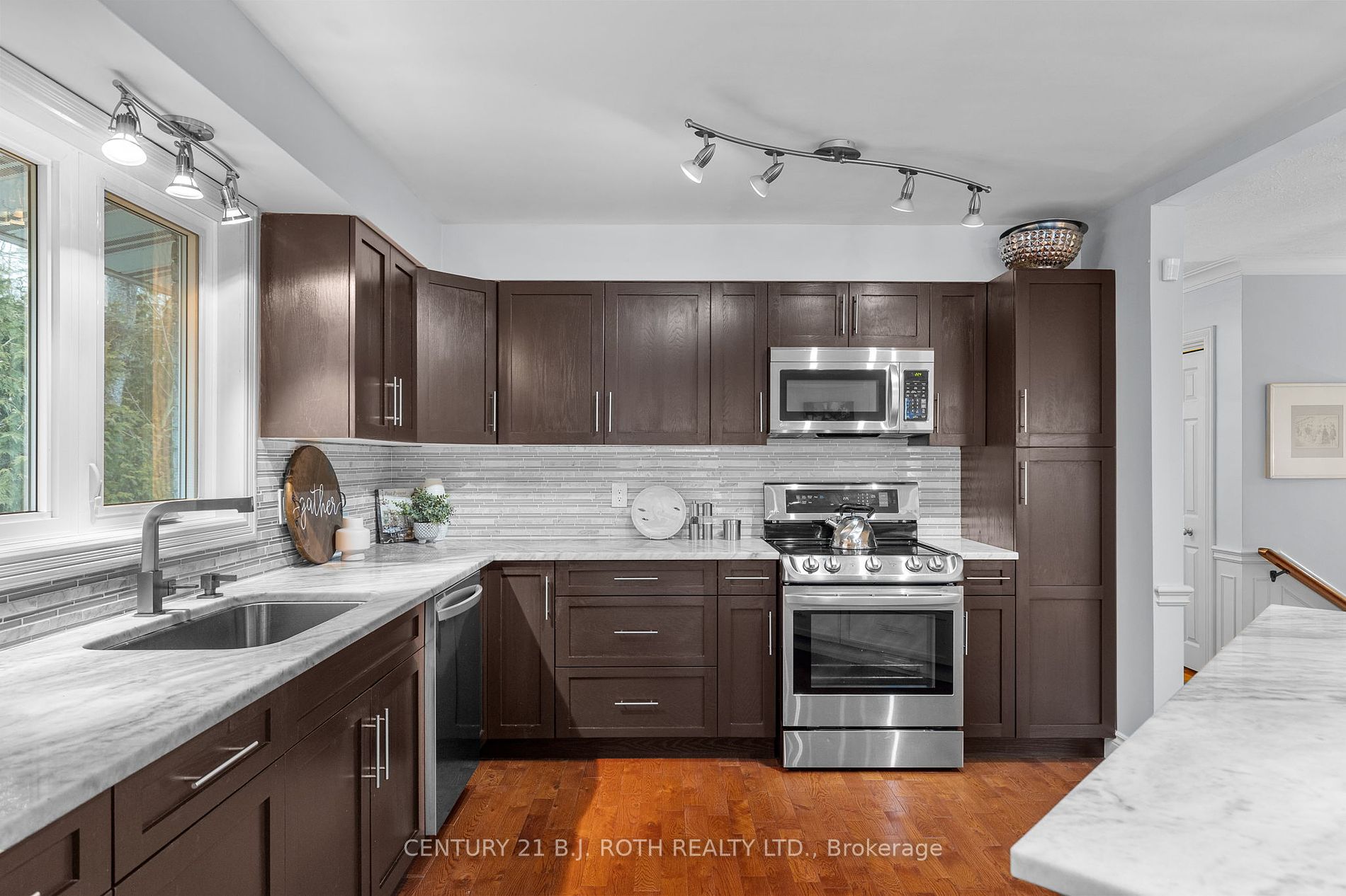 2679 Lakeshore Road E