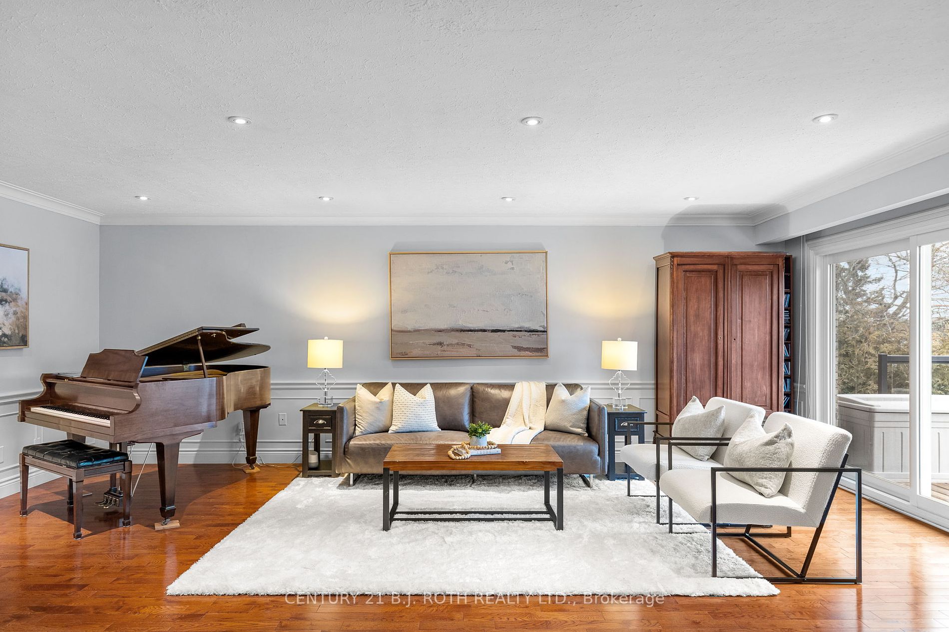 2679 Lakeshore Road E