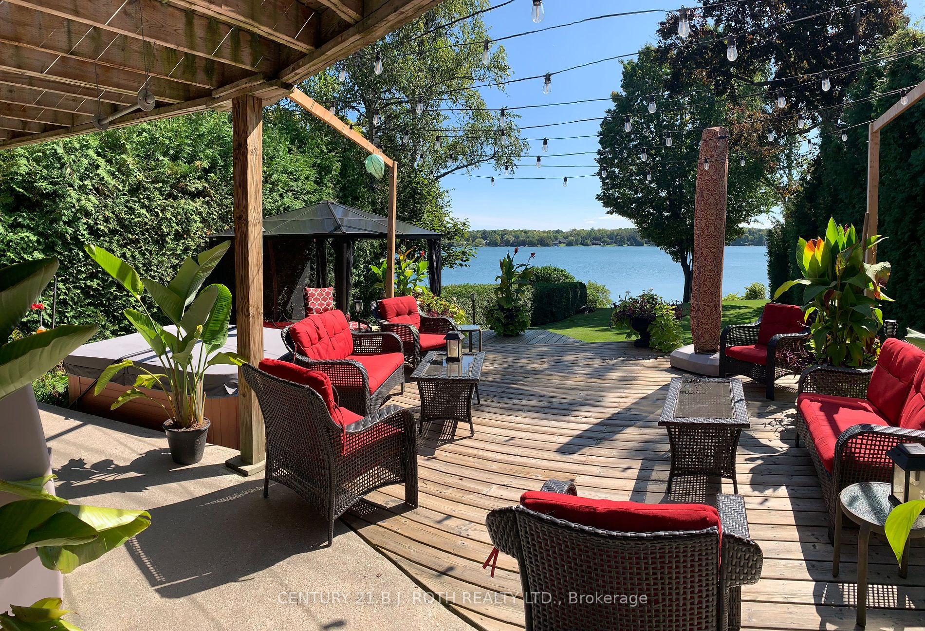 2679 Lakeshore Road E