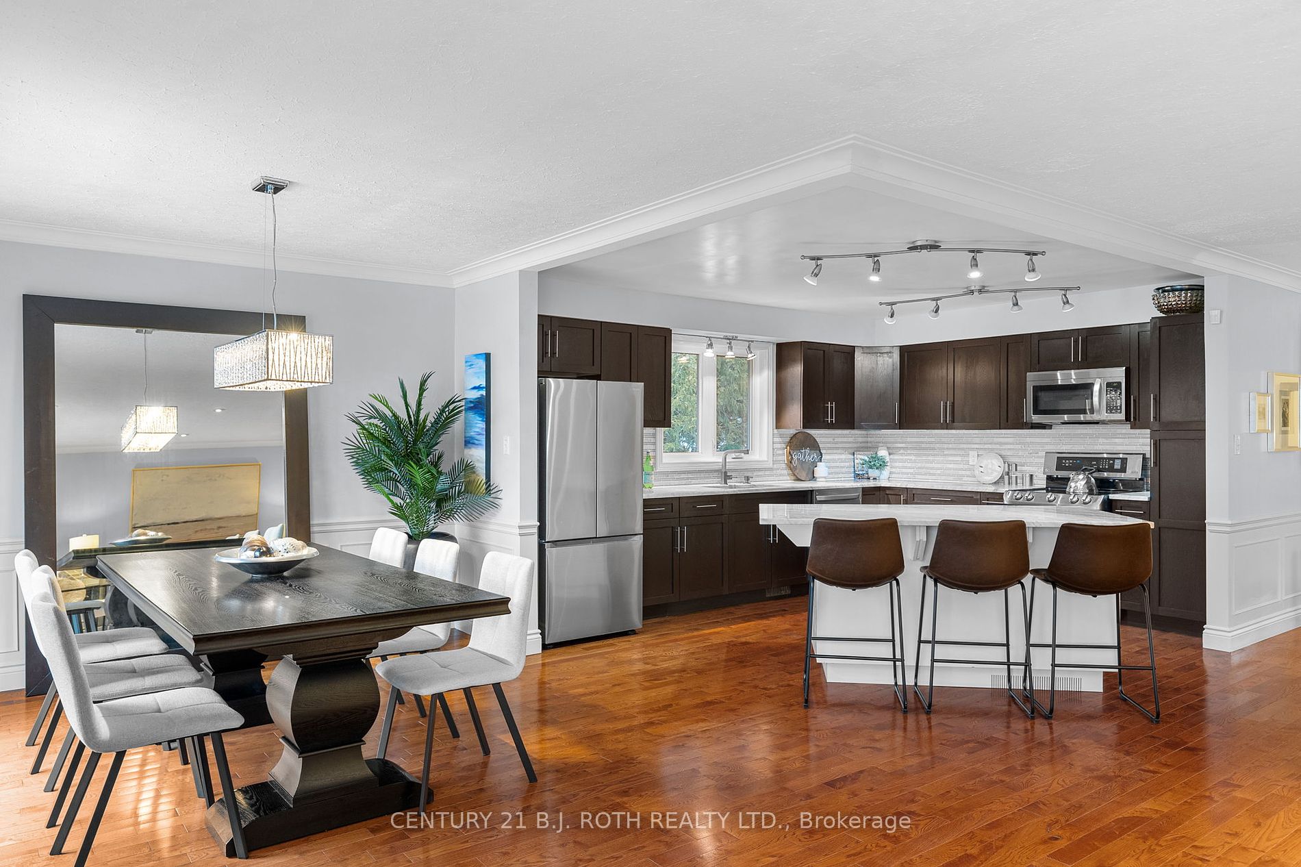 2679 Lakeshore Road E