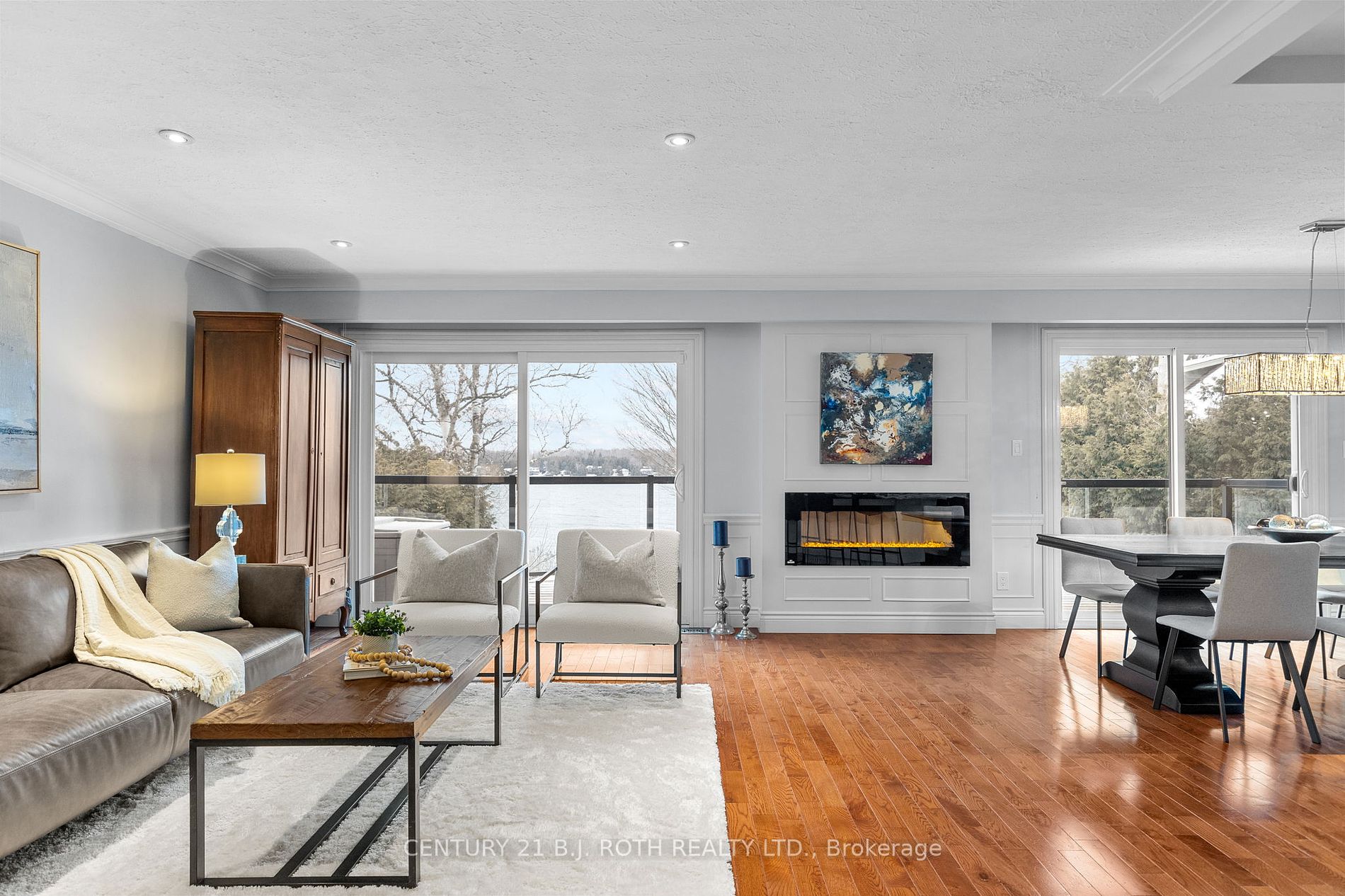 2679 Lakeshore Road E