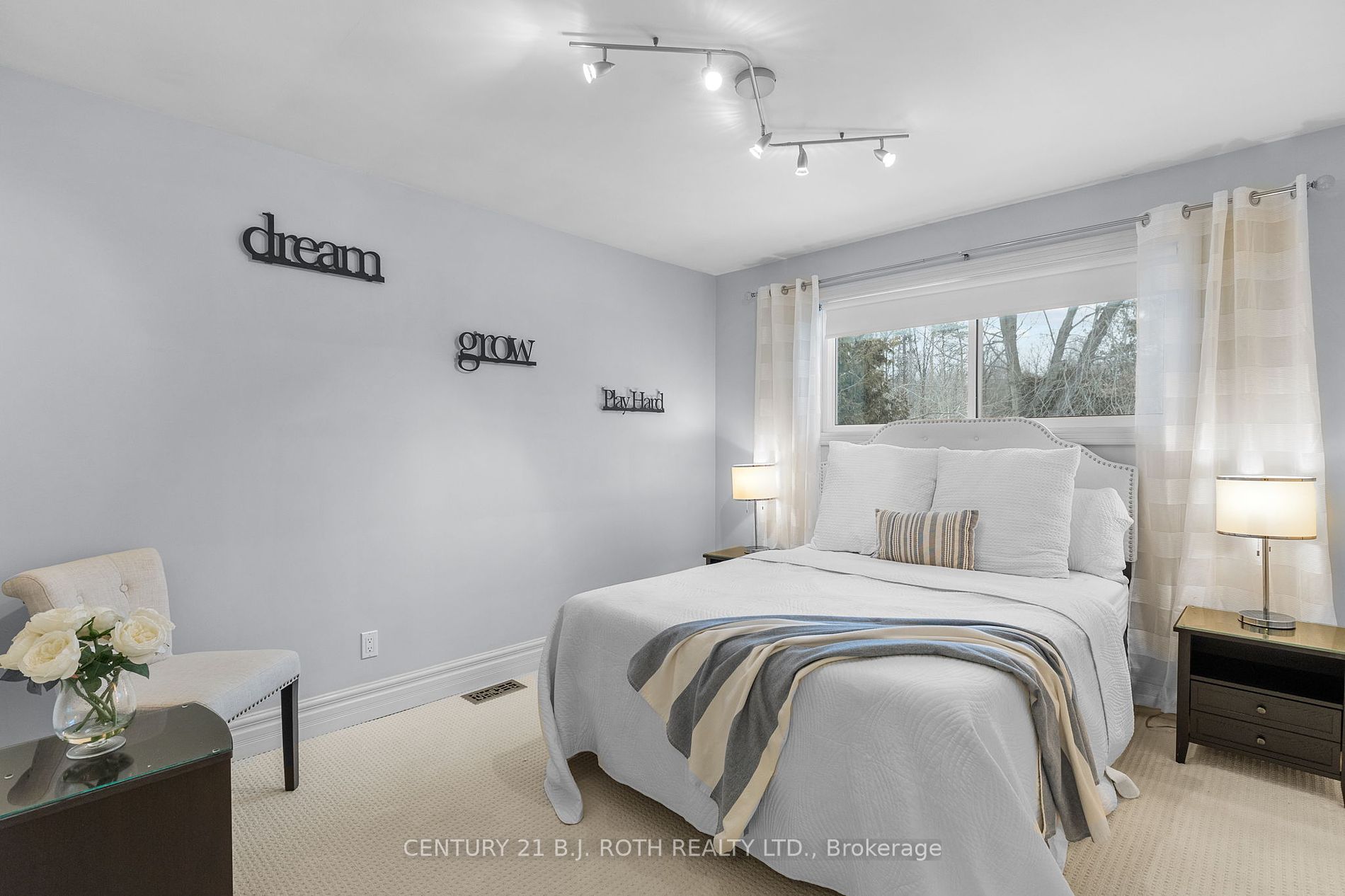 2679 Lakeshore Road E
