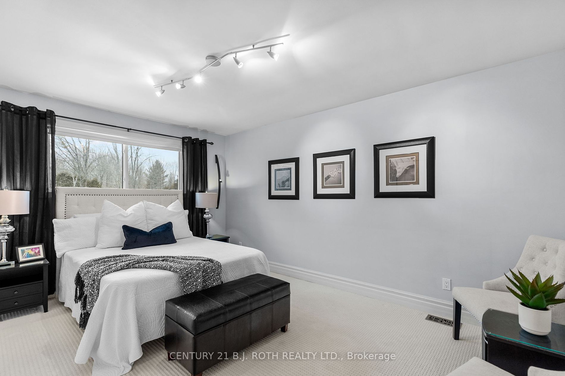 2679 Lakeshore Road E