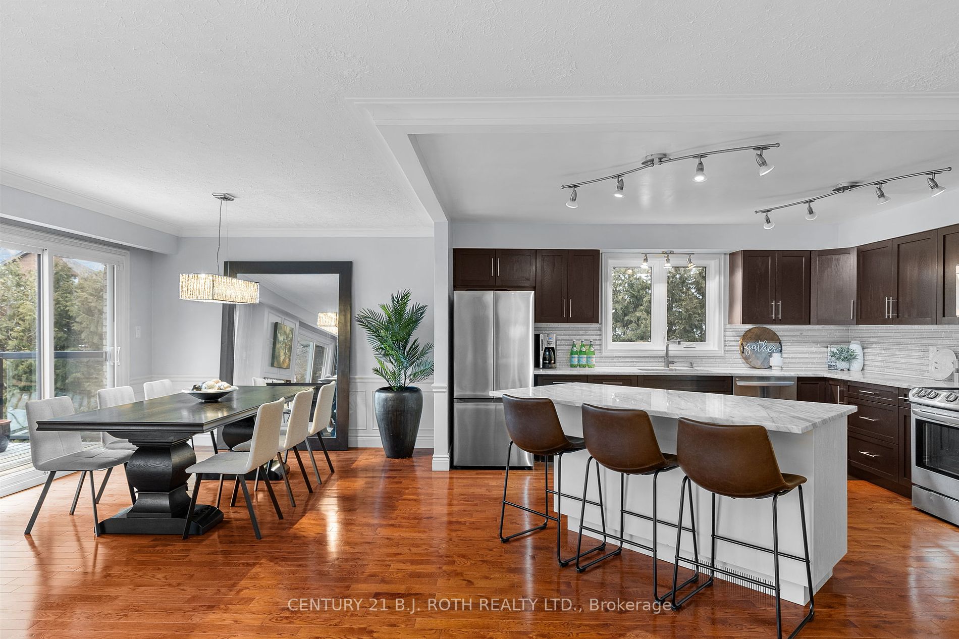 2679 Lakeshore Road E