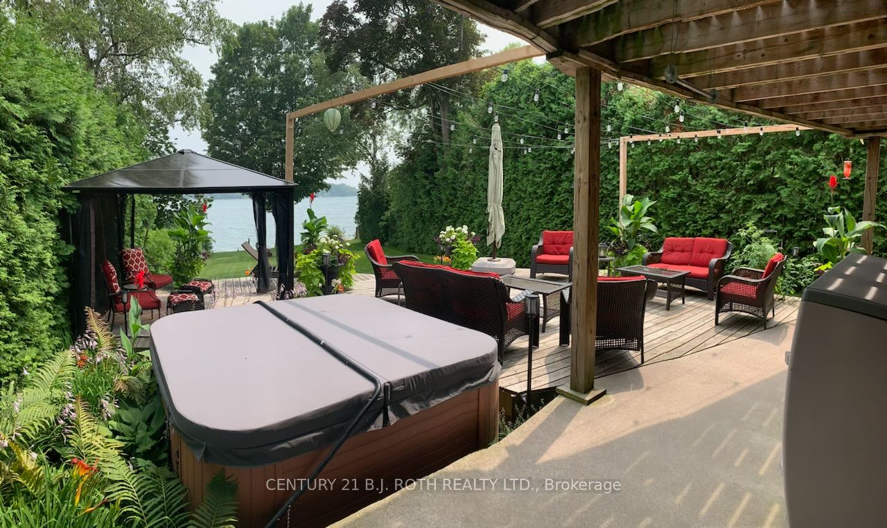 2679 Lakeshore Road E
