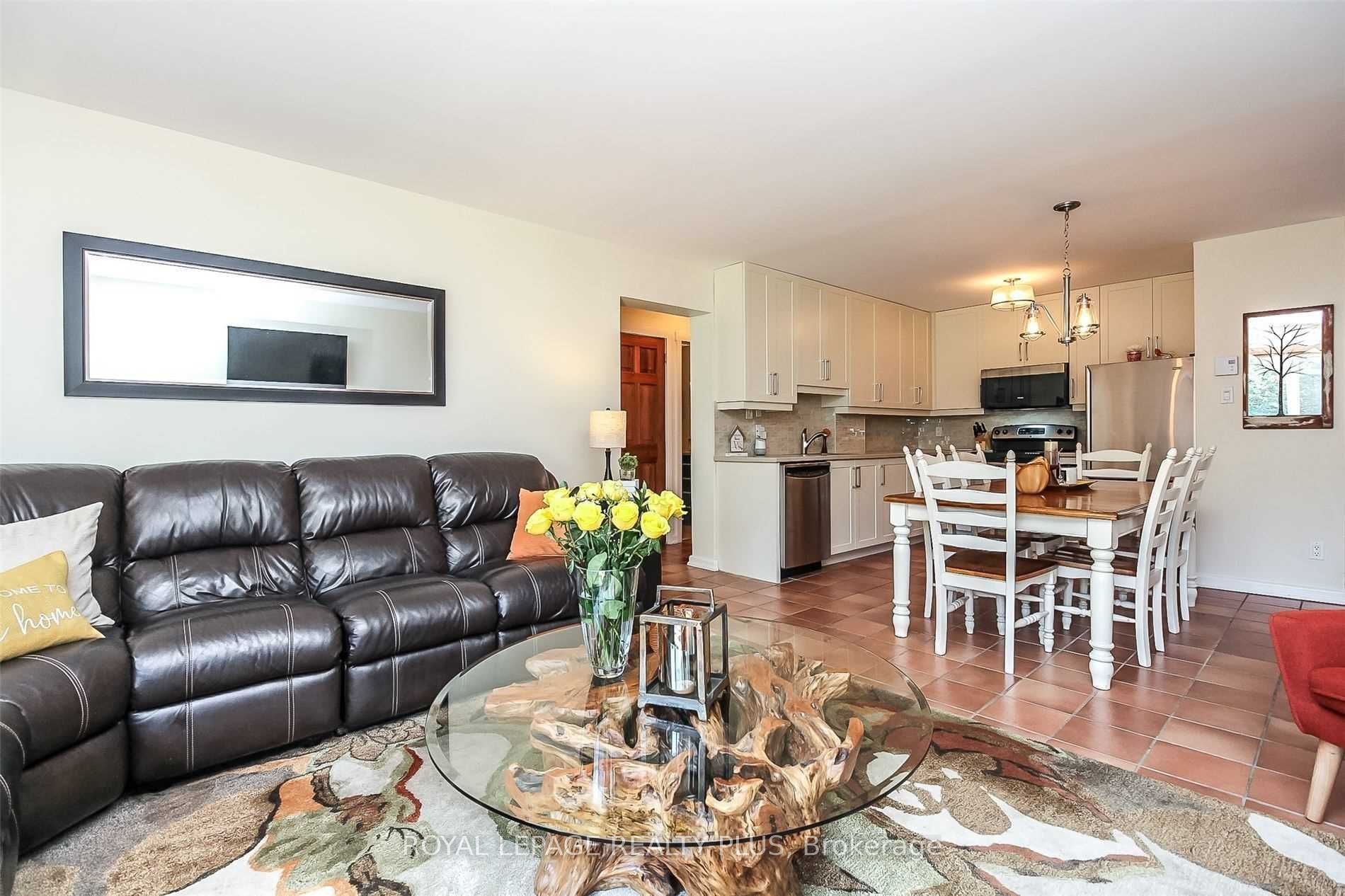 44 Trott Boulevard, #6