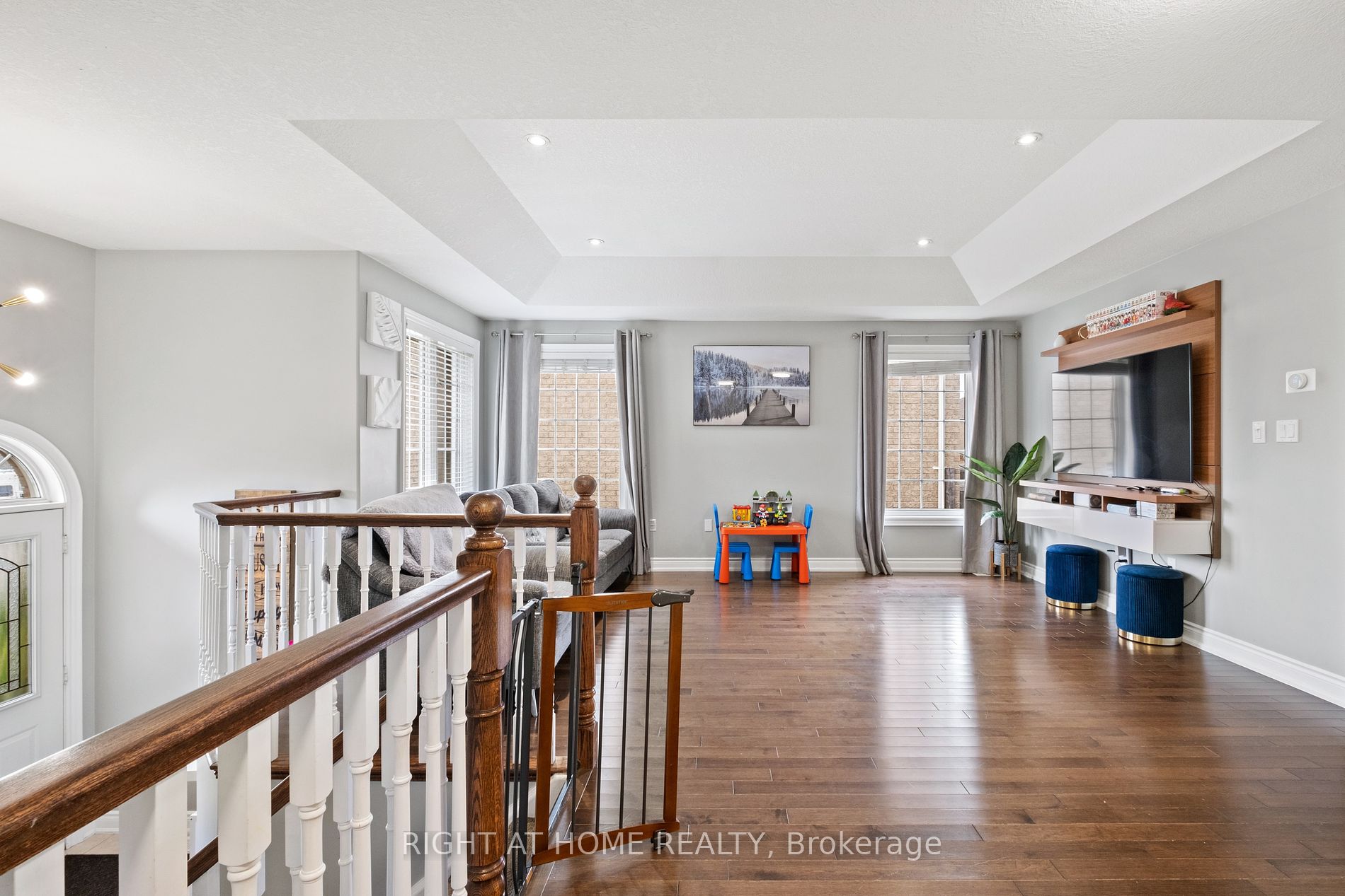 26 Empire Dr