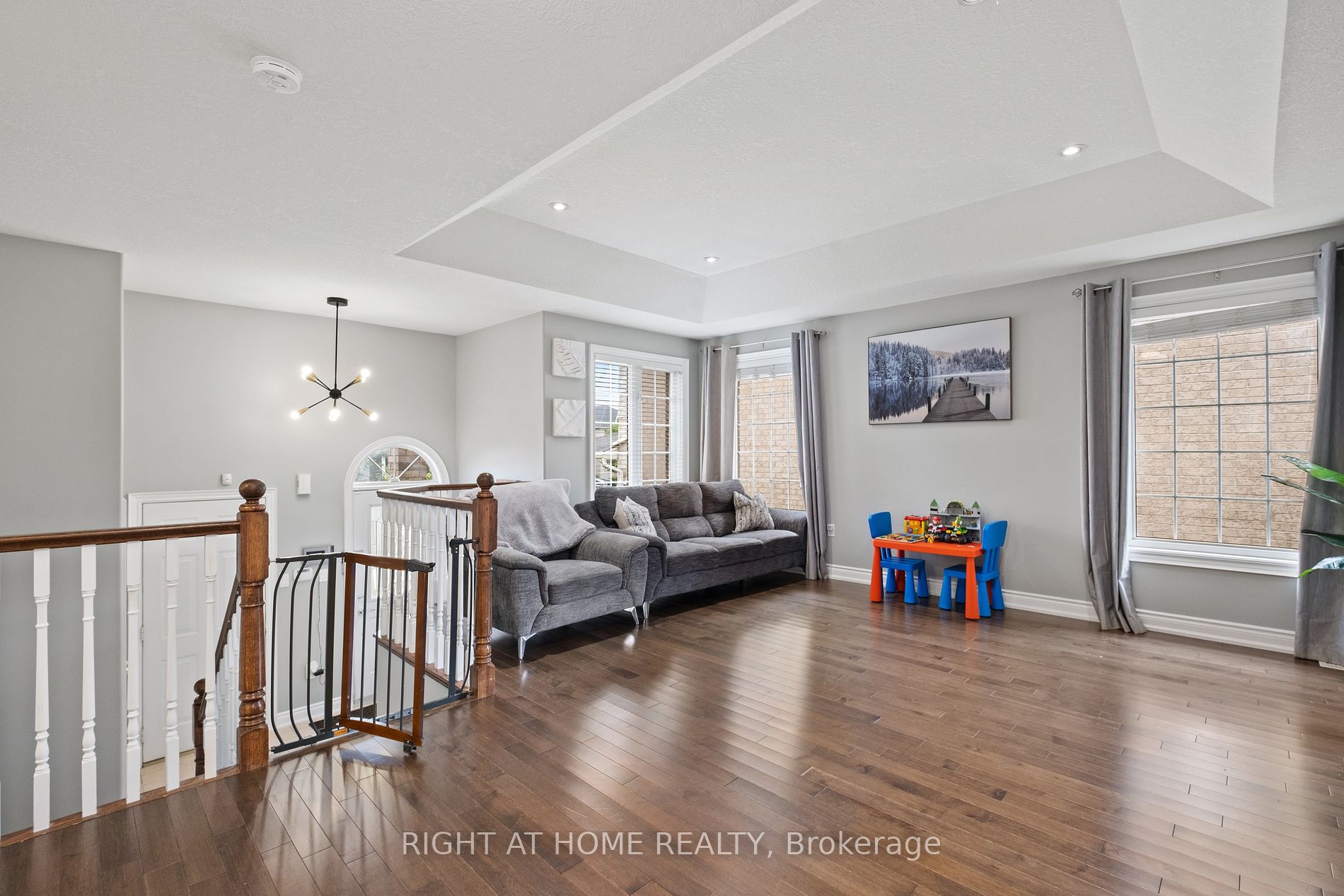 26 Empire Dr