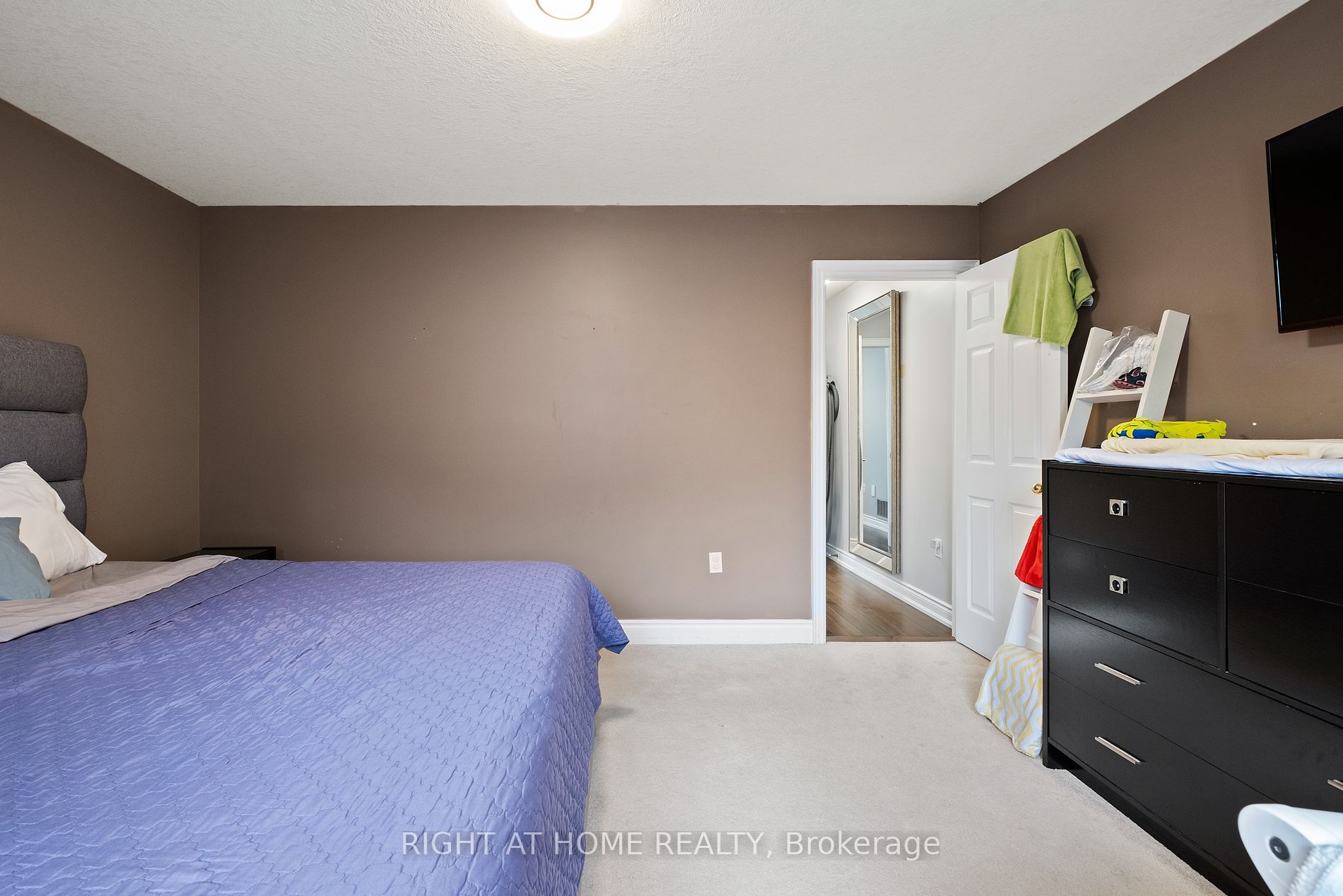 26 Empire Dr
