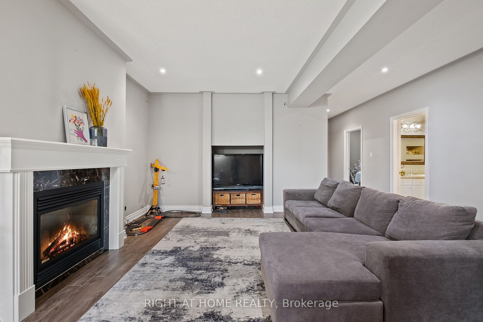26 Empire Dr