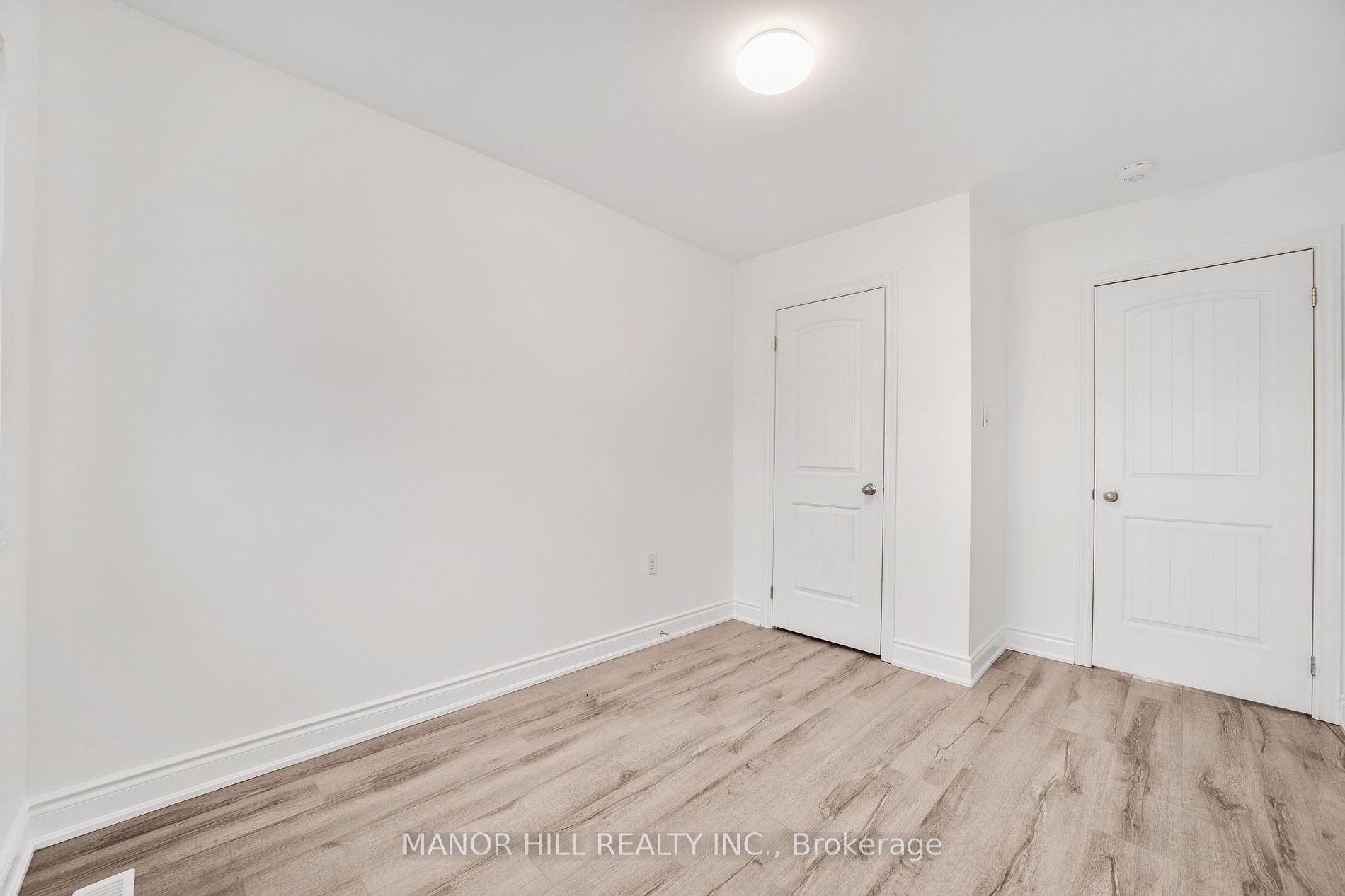 46 Robertson St