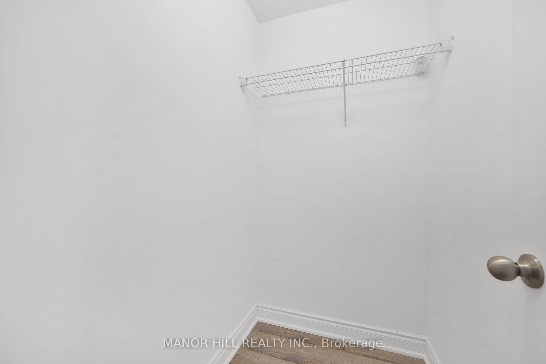 46 Robertson St