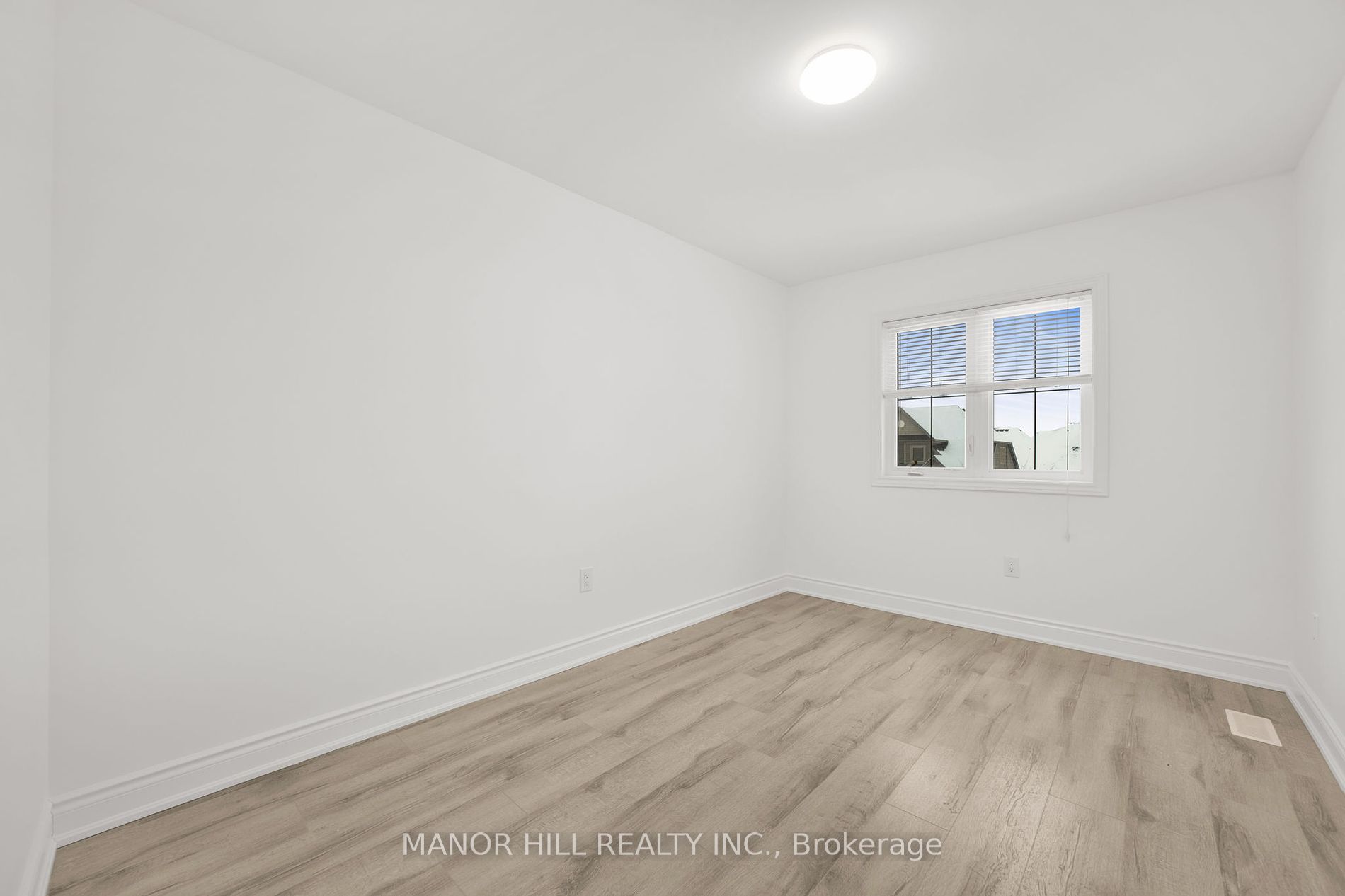 46 Robertson St