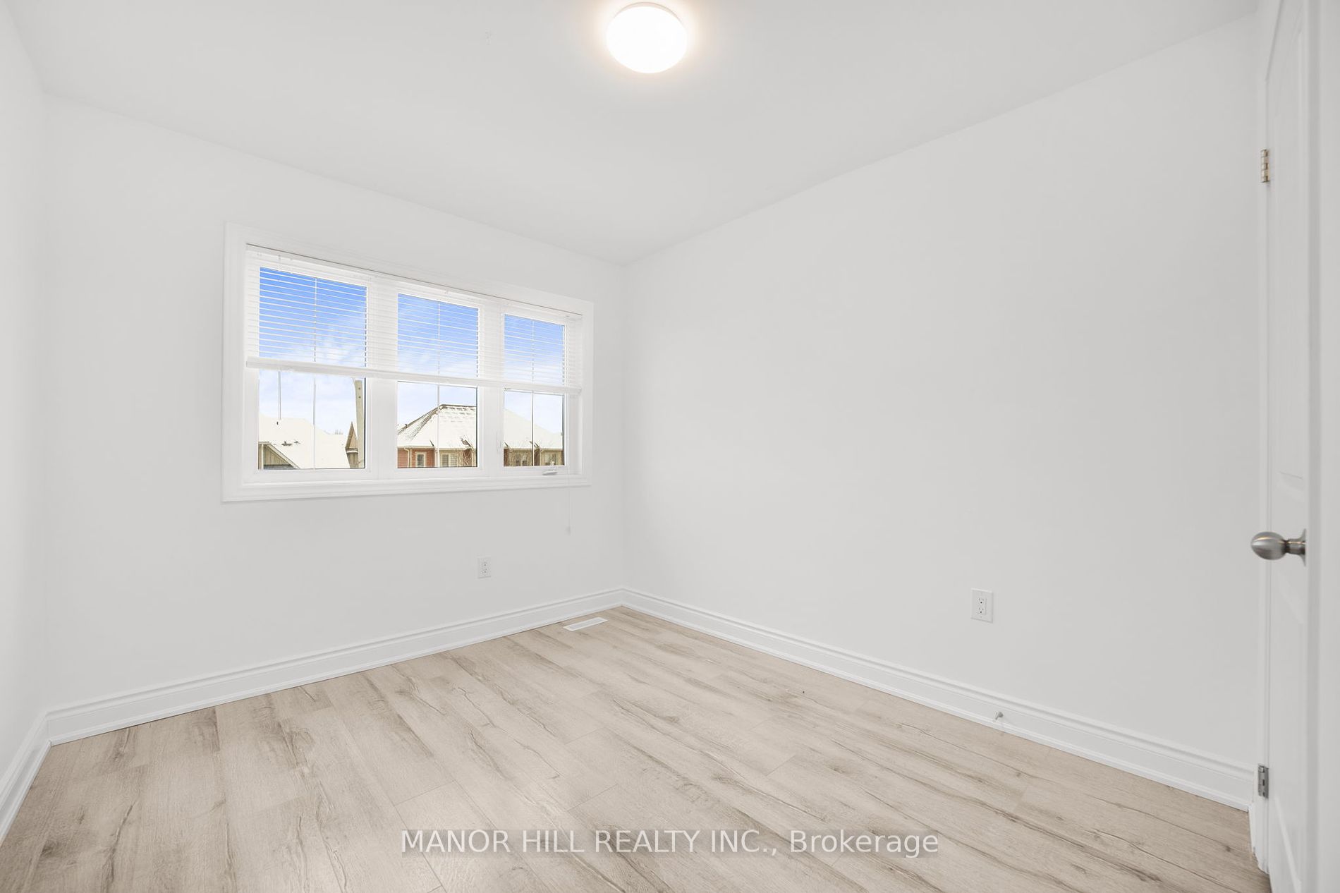 46 Robertson St