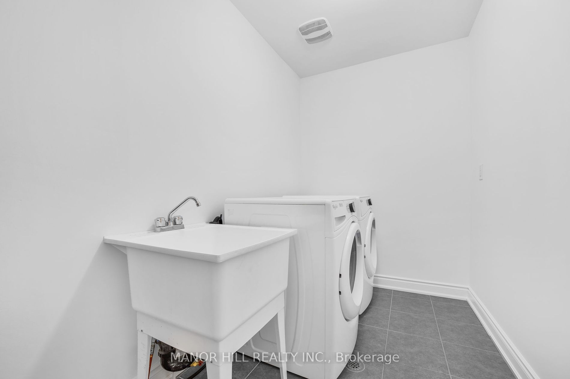 46 Robertson St