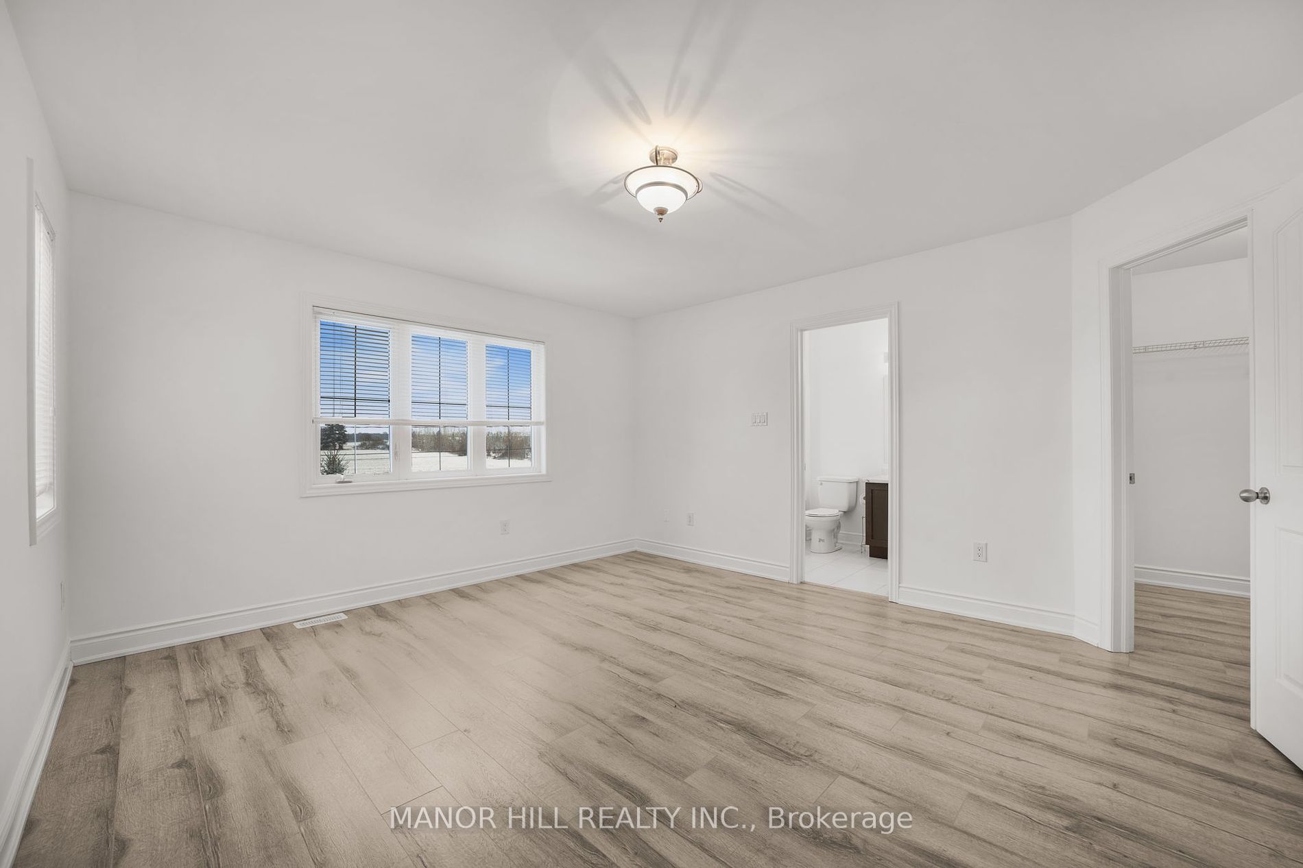 46 Robertson St