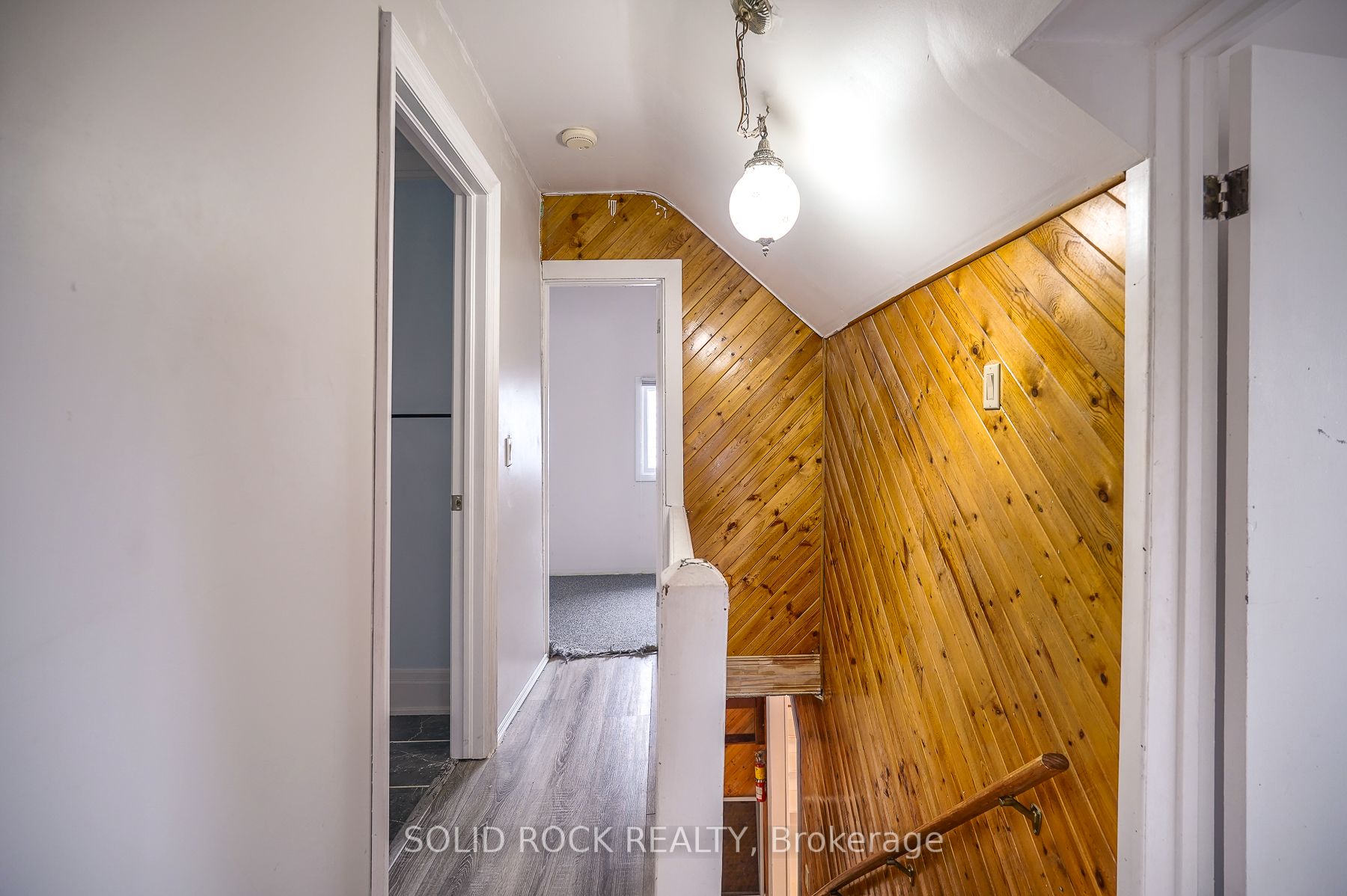 285 James St E