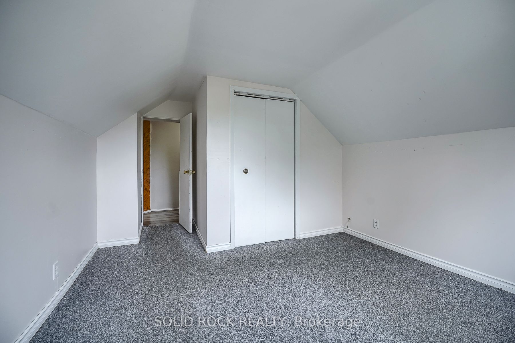 285 James St E