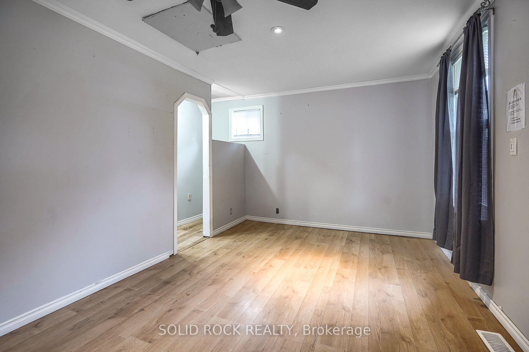 285 James St E