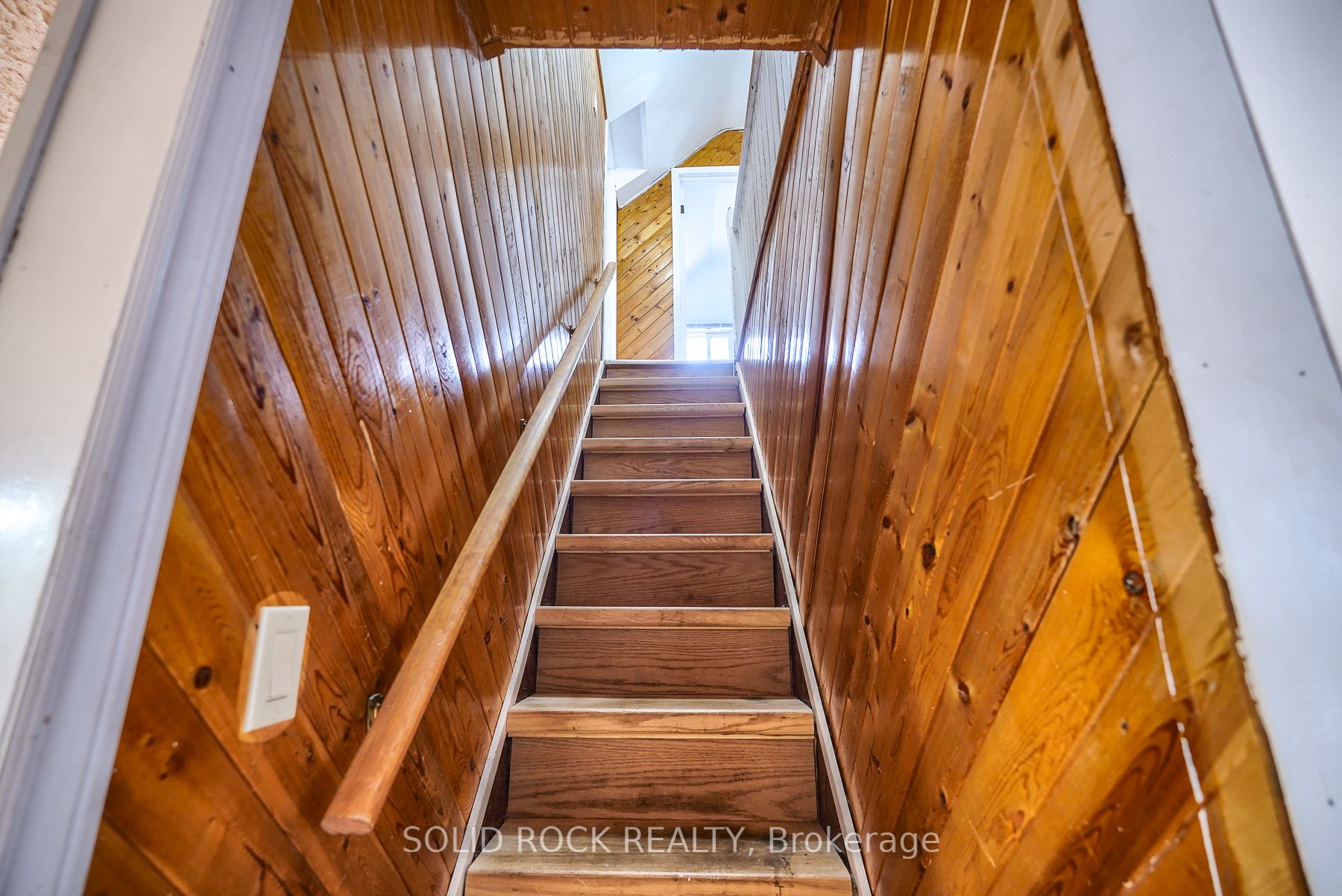 285 James St E