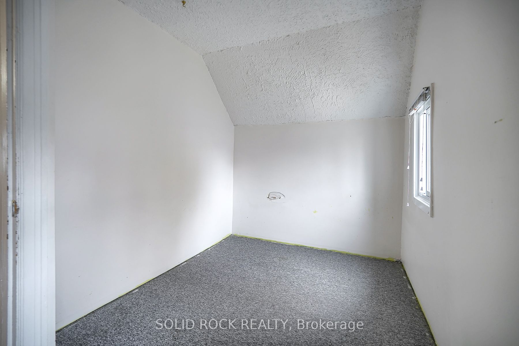 285 James St E